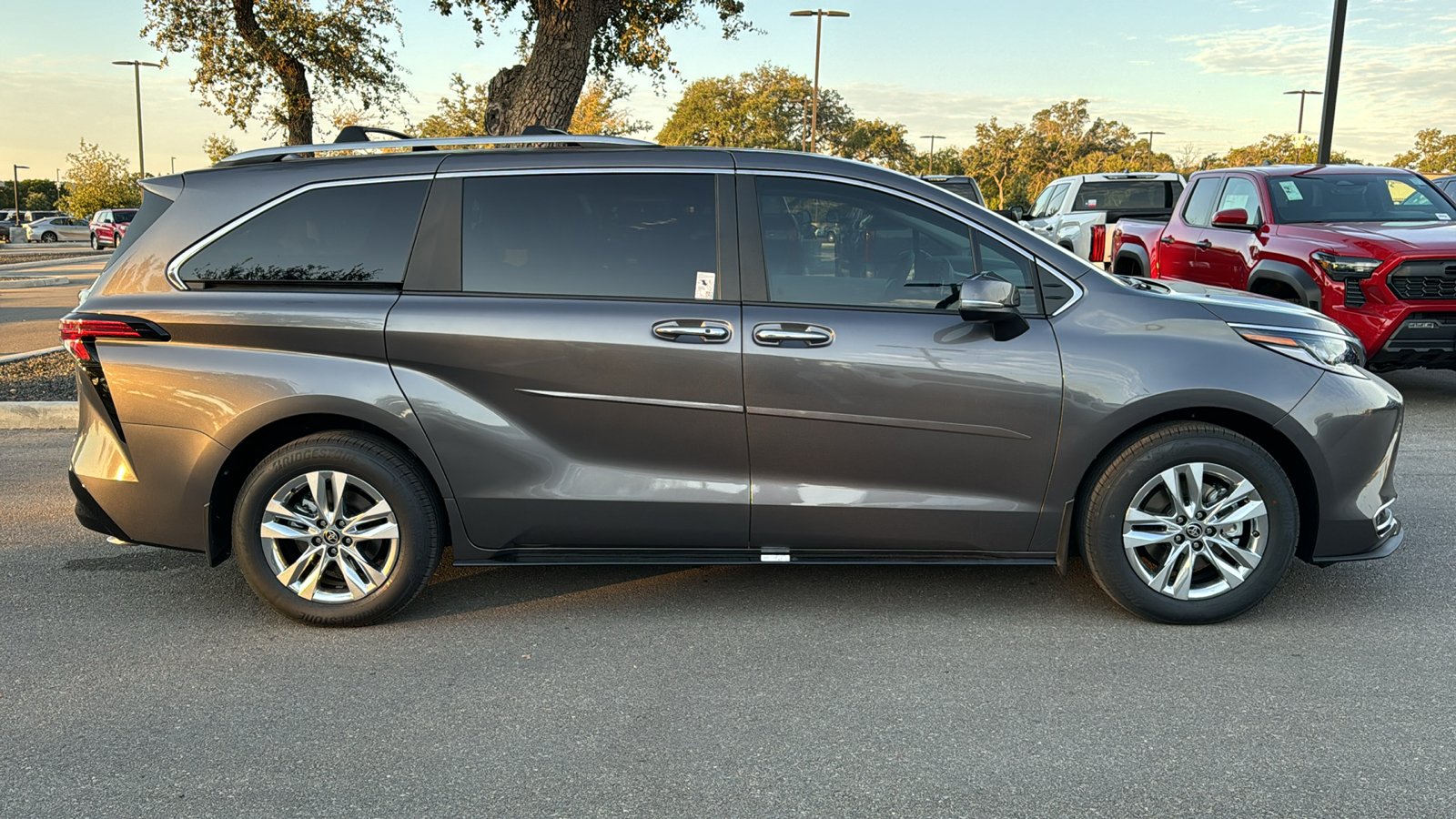 2024 Toyota Sienna Limited 8