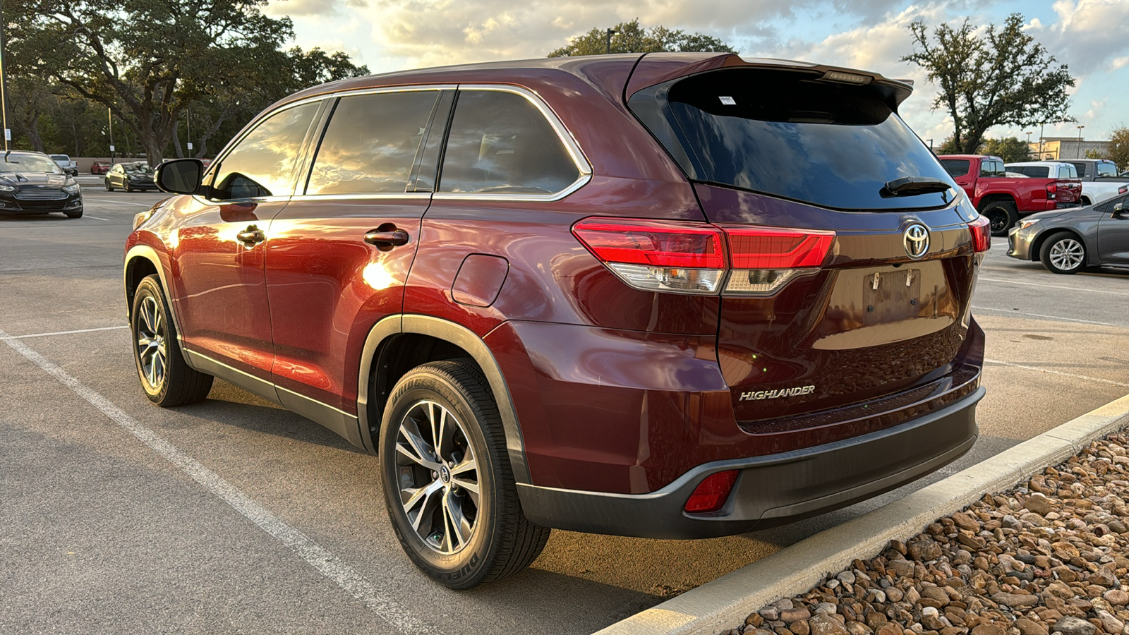 2019 Toyota Highlander LE 4