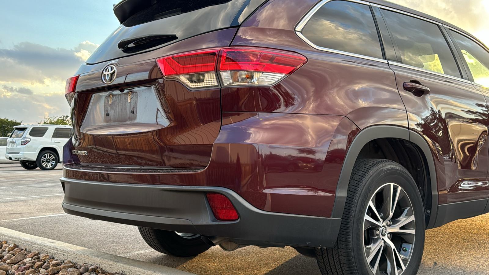 2019 Toyota Highlander LE 8