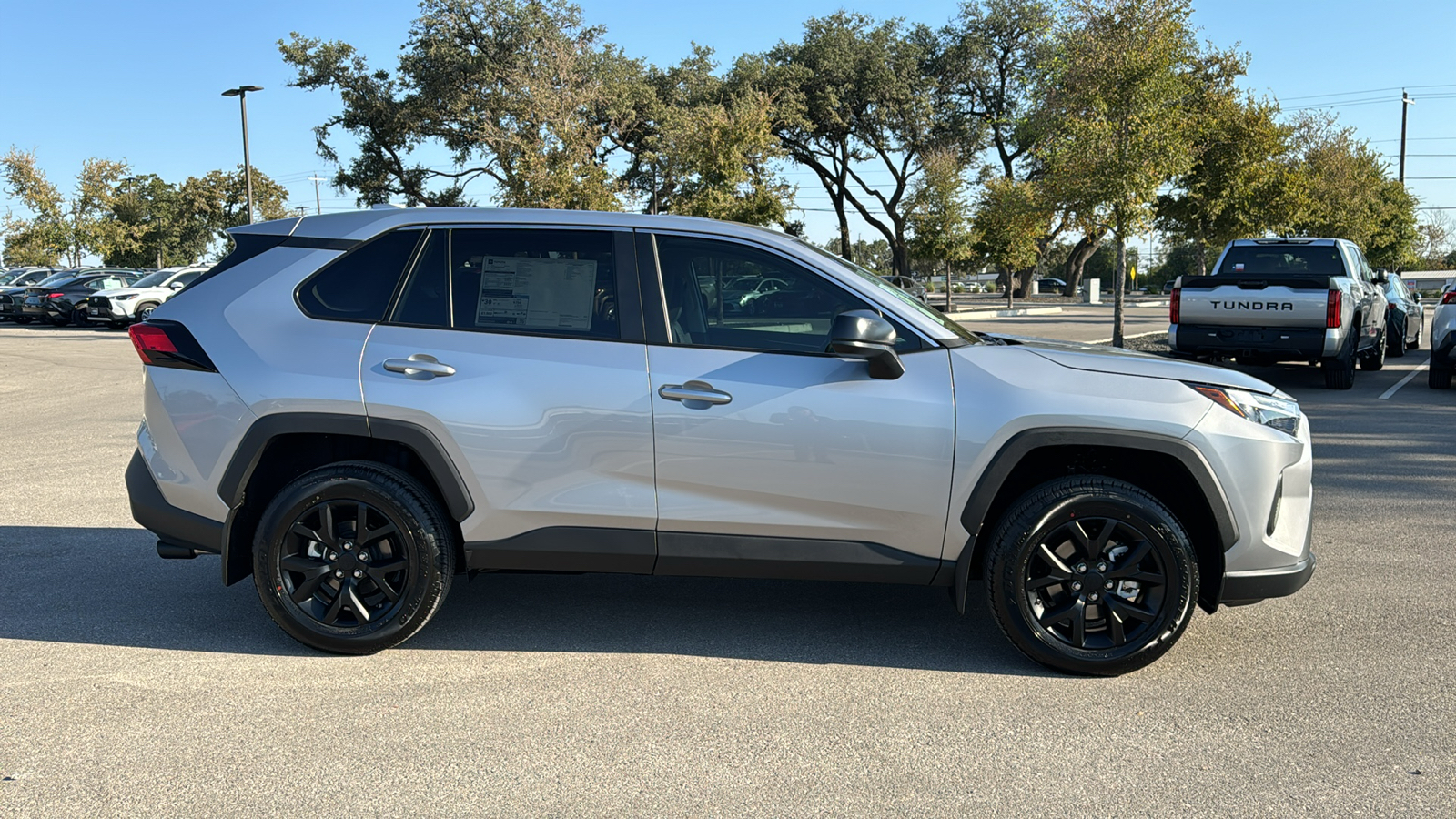 2024 Toyota RAV4 LE 8