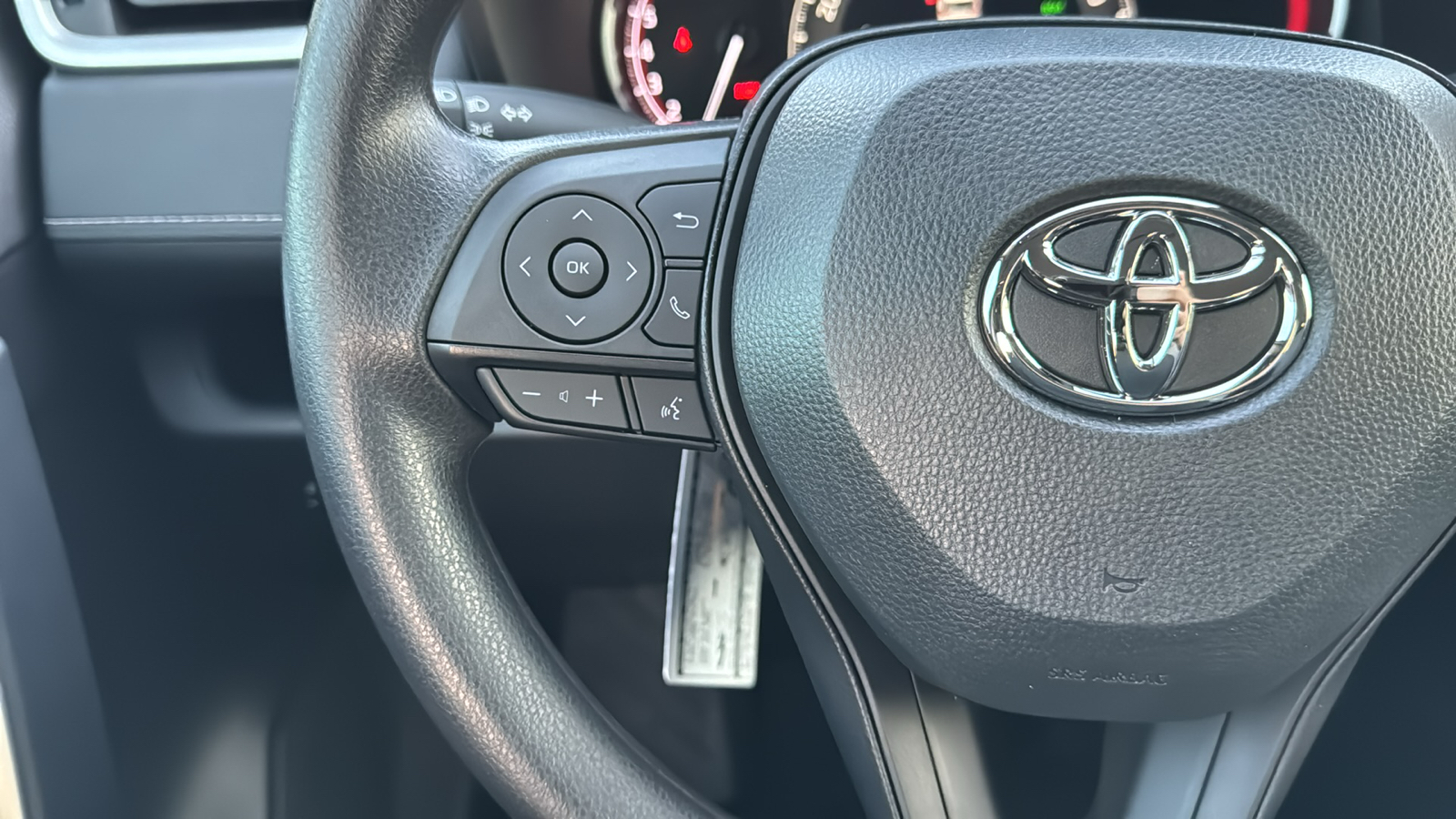 2024 Toyota RAV4 XLE 19