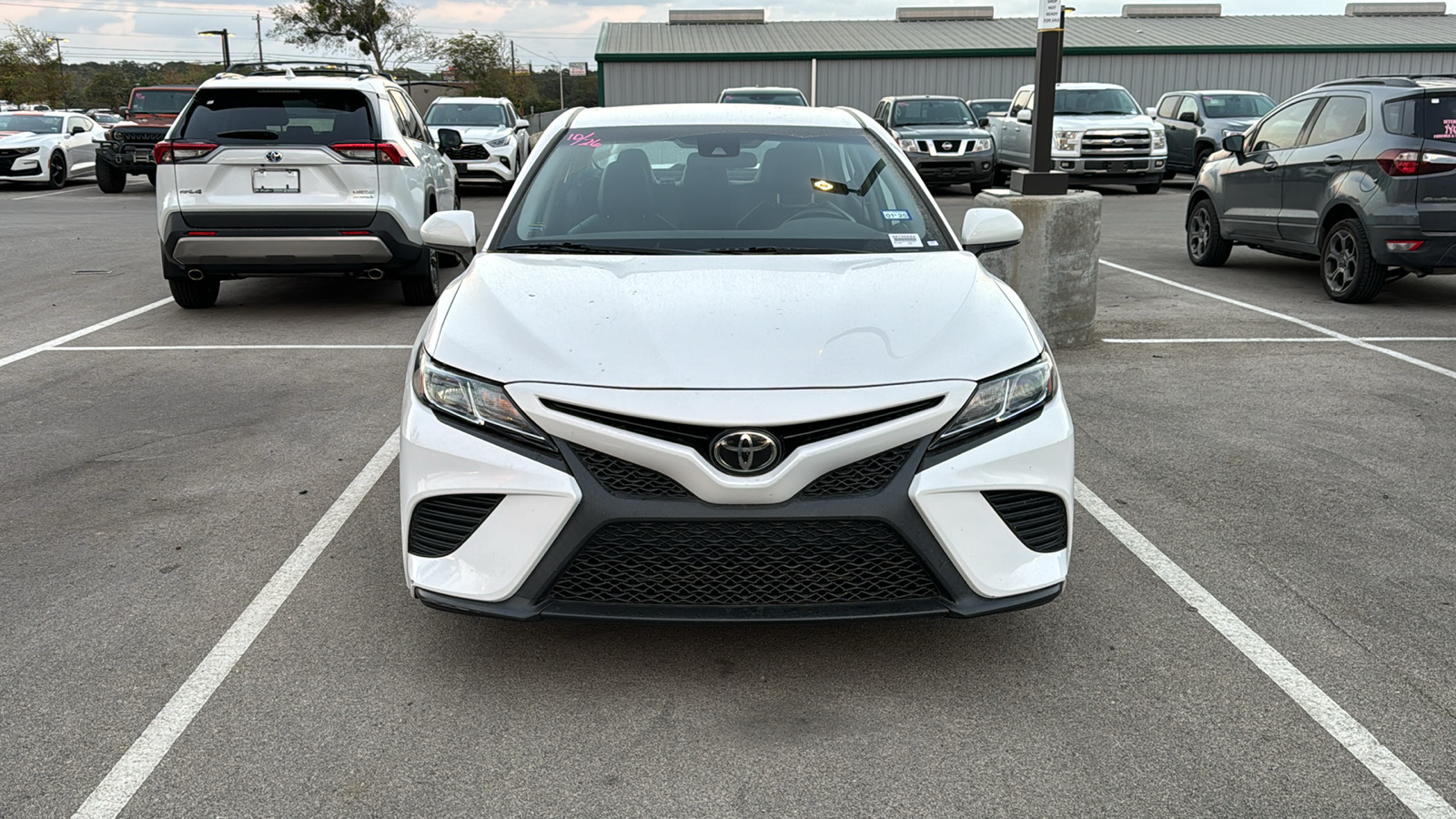 2020 Toyota Camry SE 2