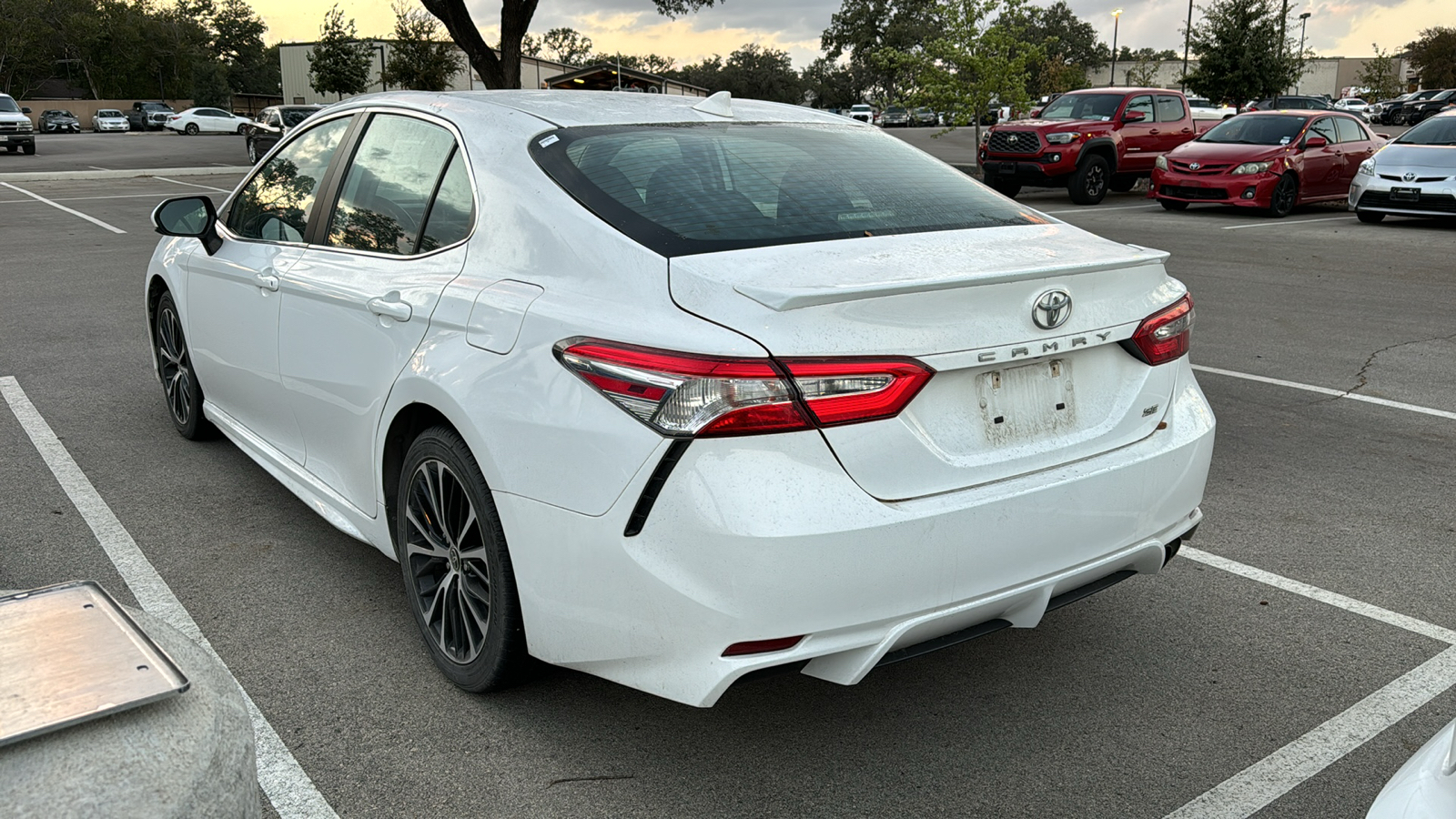 2020 Toyota Camry SE 4