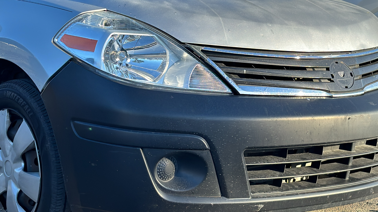 2012 Nissan Versa 1.8 S 10