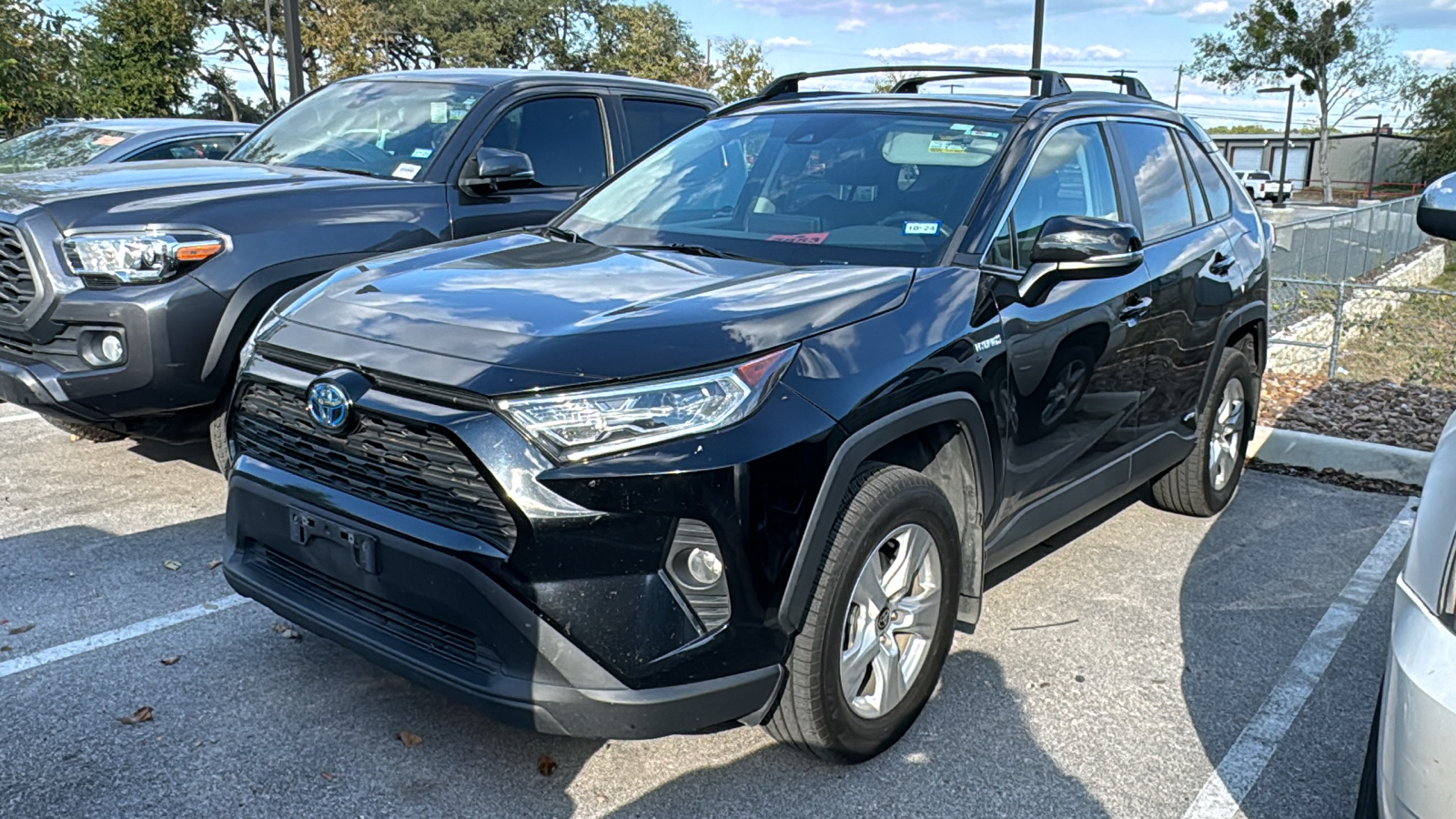 2021 Toyota RAV4 Hybrid XLE 3