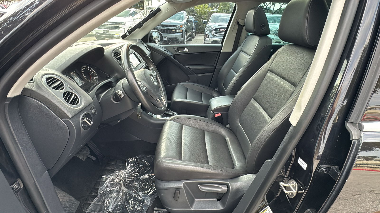 2013 Volkswagen Tiguan SE 14