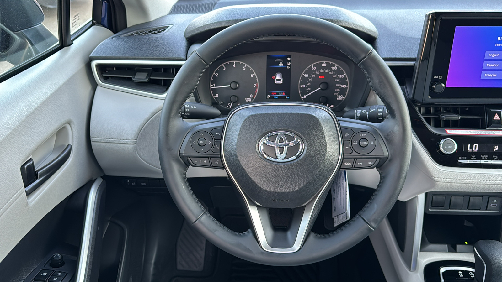 2024 Toyota Corolla Cross LE 17