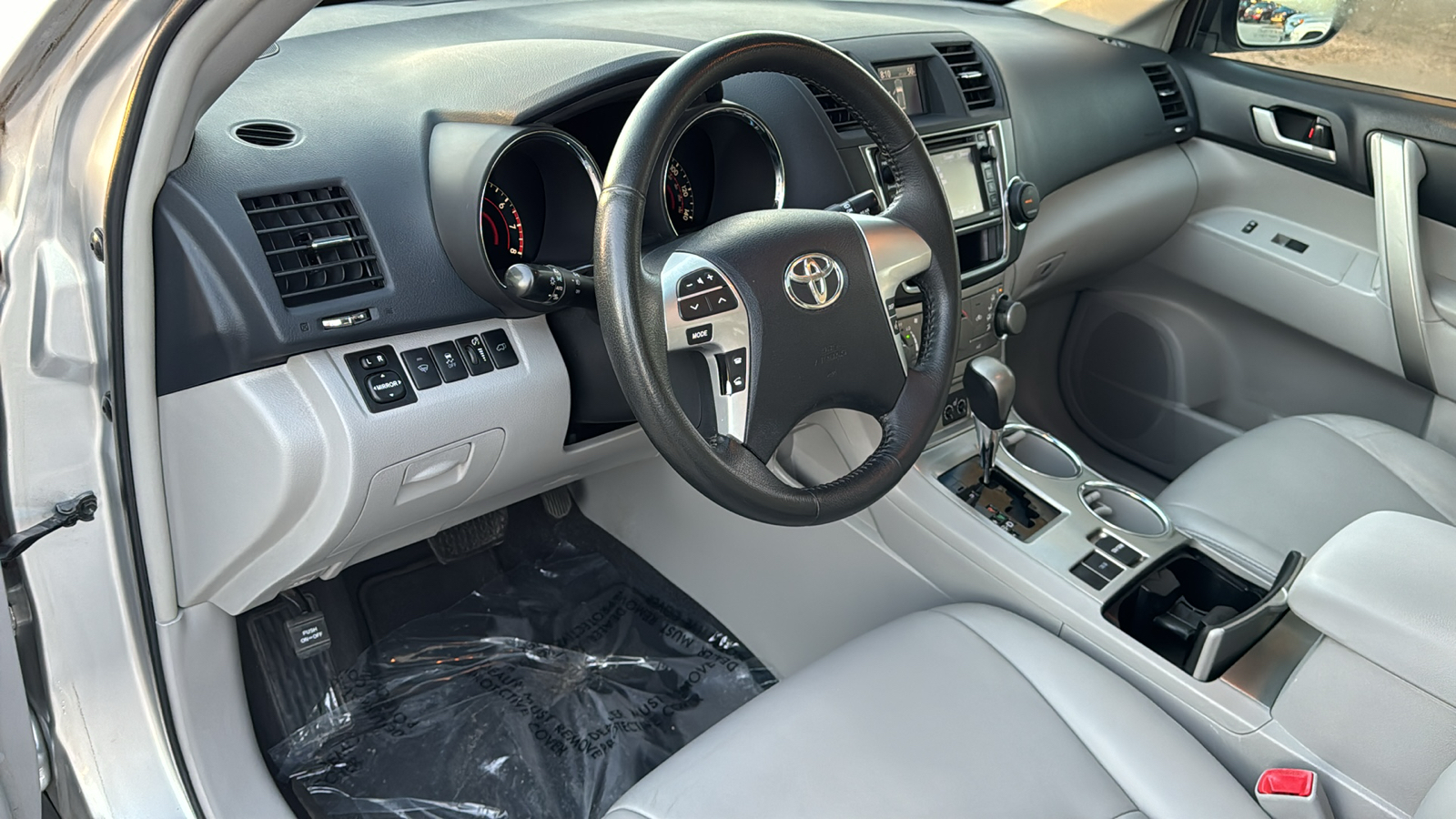 2013 Toyota Highlander SE 13