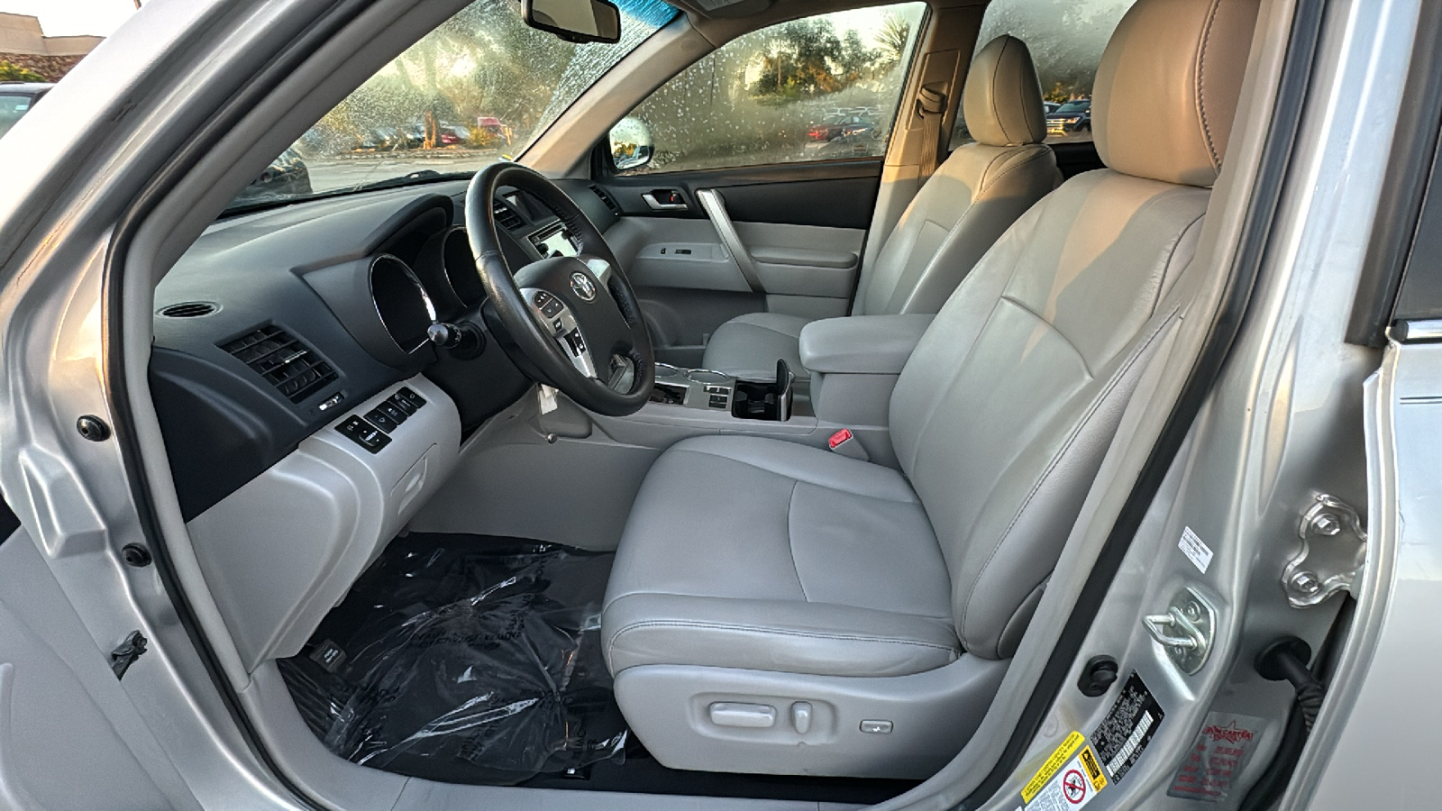 2013 Toyota Highlander SE 14