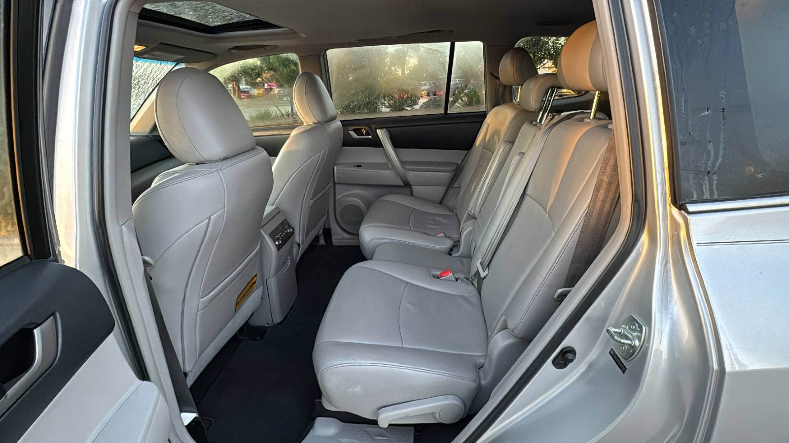 2013 Toyota Highlander SE 16