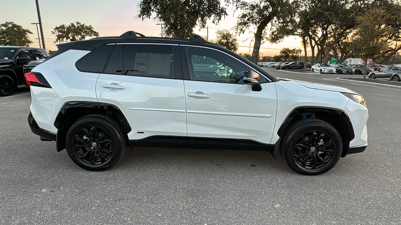 2024 Toyota RAV4 Hybrid XSE 8