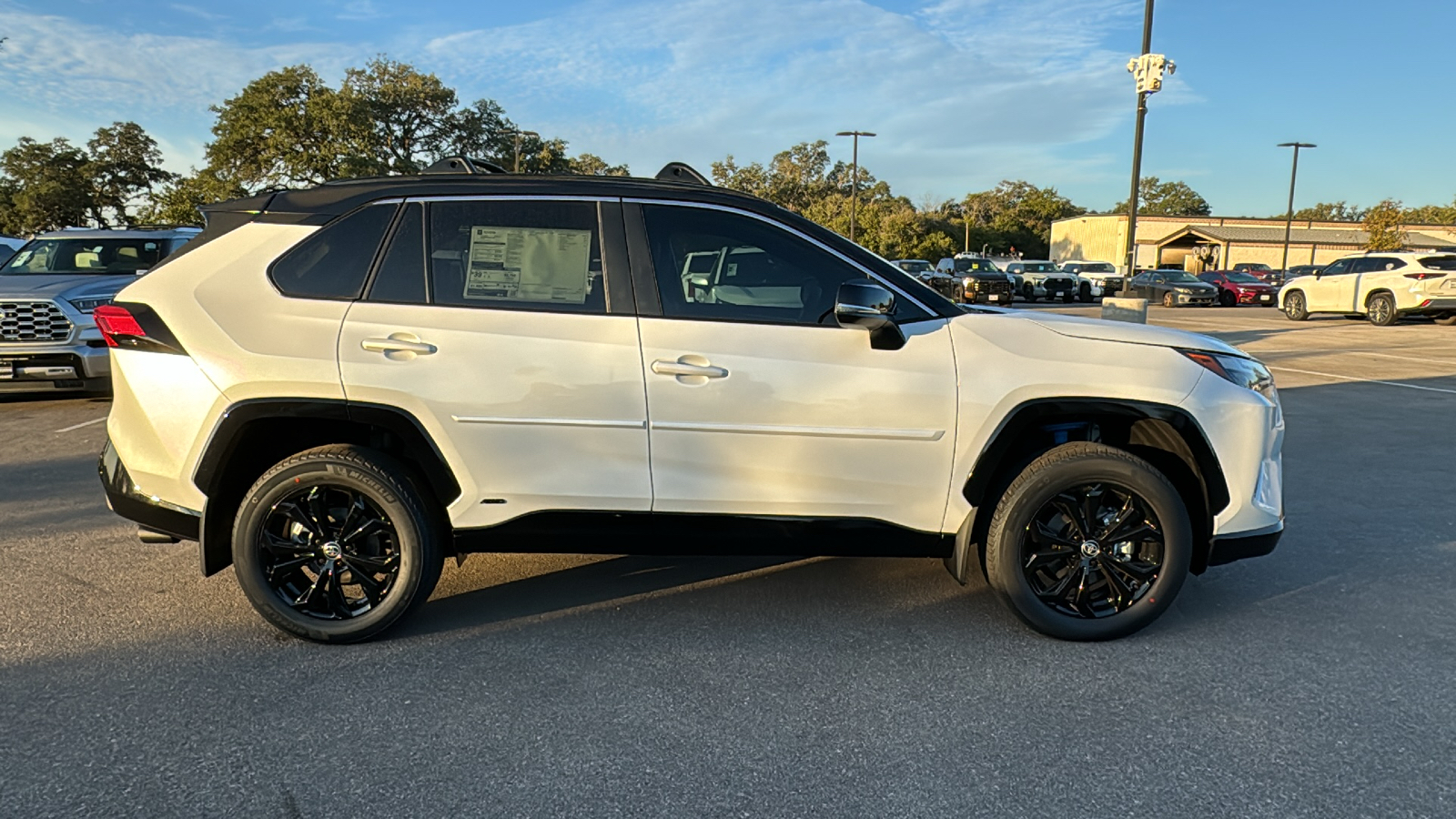 2024 Toyota RAV4 Hybrid XSE 8