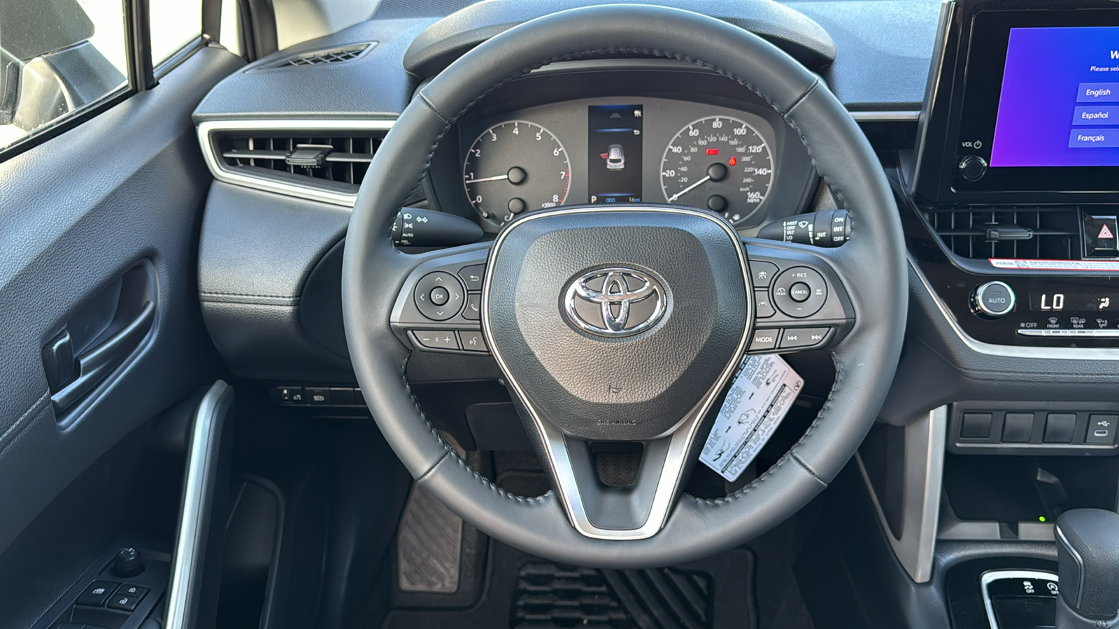 2024 Toyota Corolla Cross LE 17