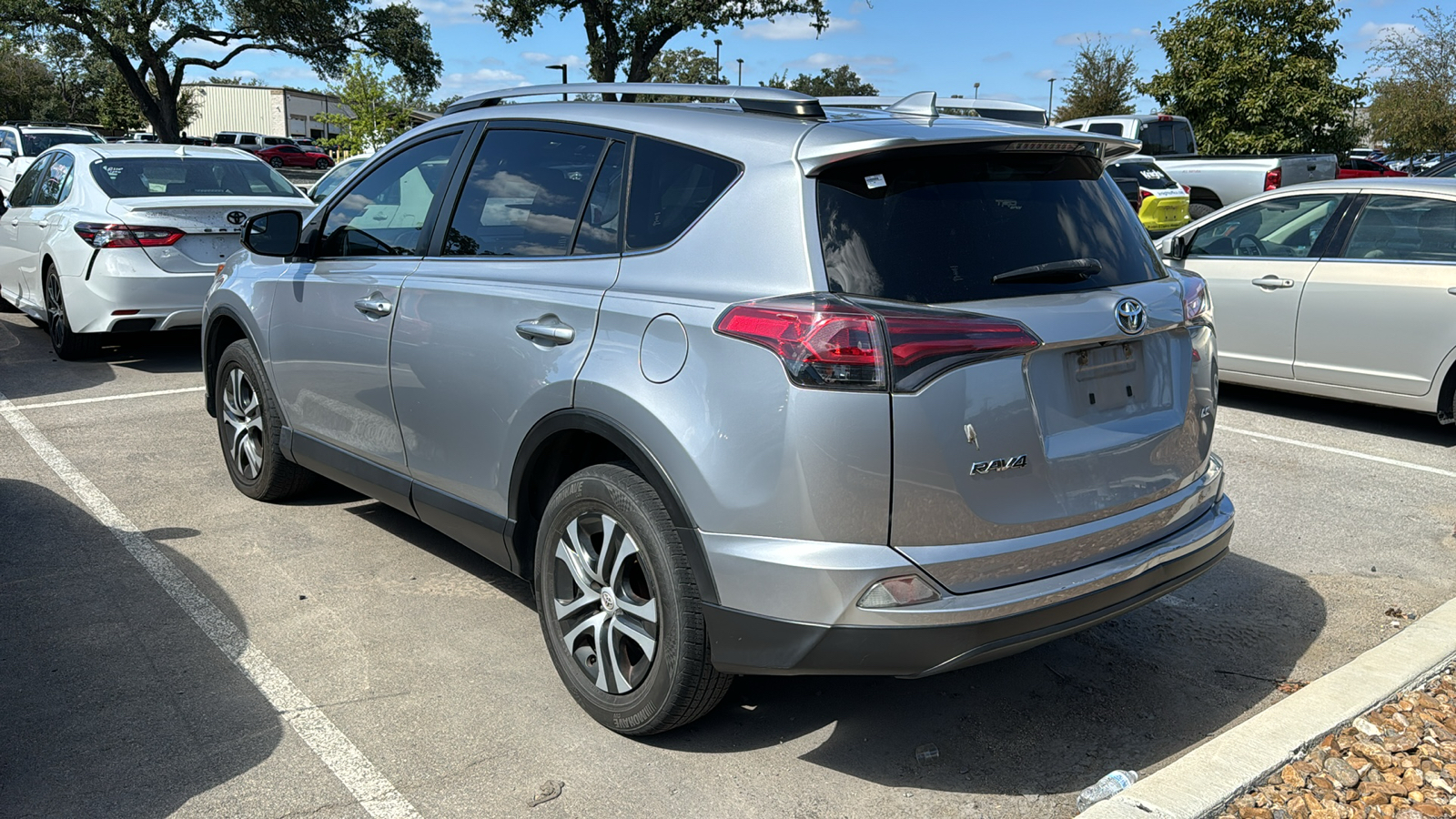 2018 Toyota RAV4 LE 4