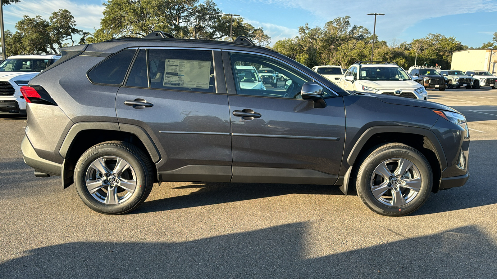 2024 Toyota RAV4 XLE 8