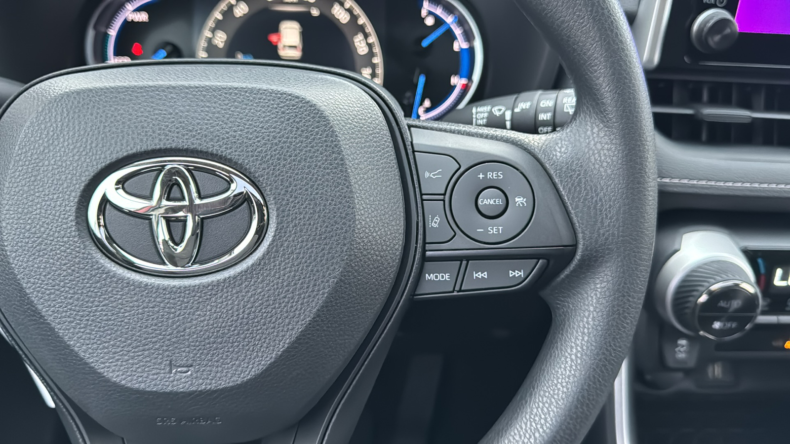 2024 Toyota RAV4 Hybrid XLE 20