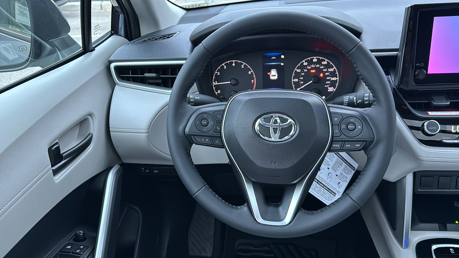 2024 Toyota Corolla Cross LE 17