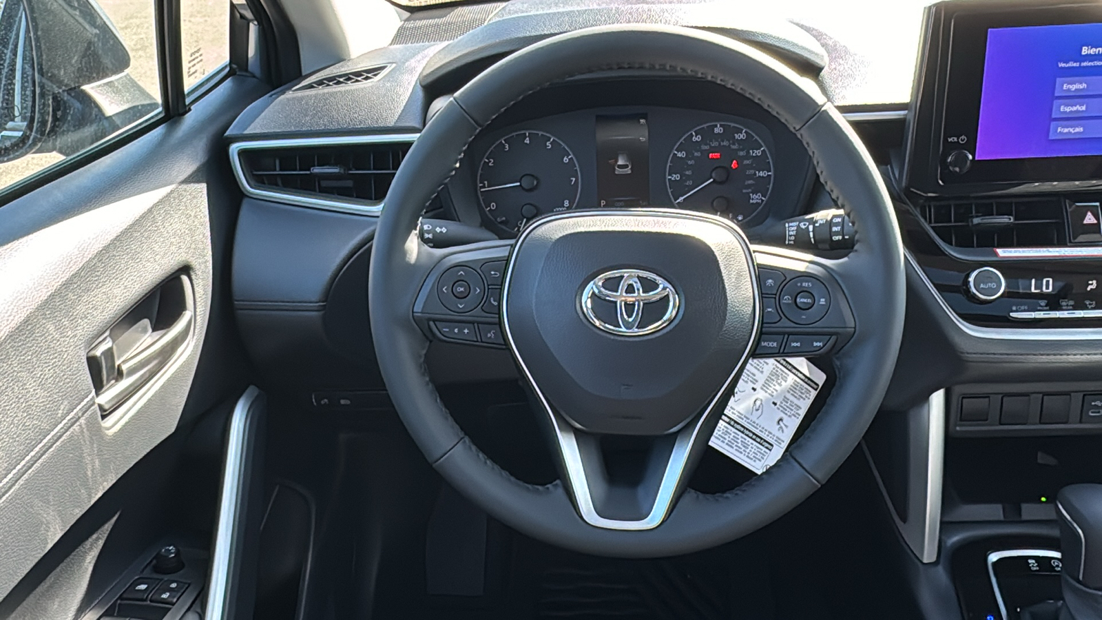 2024 Toyota Corolla Cross LE 17