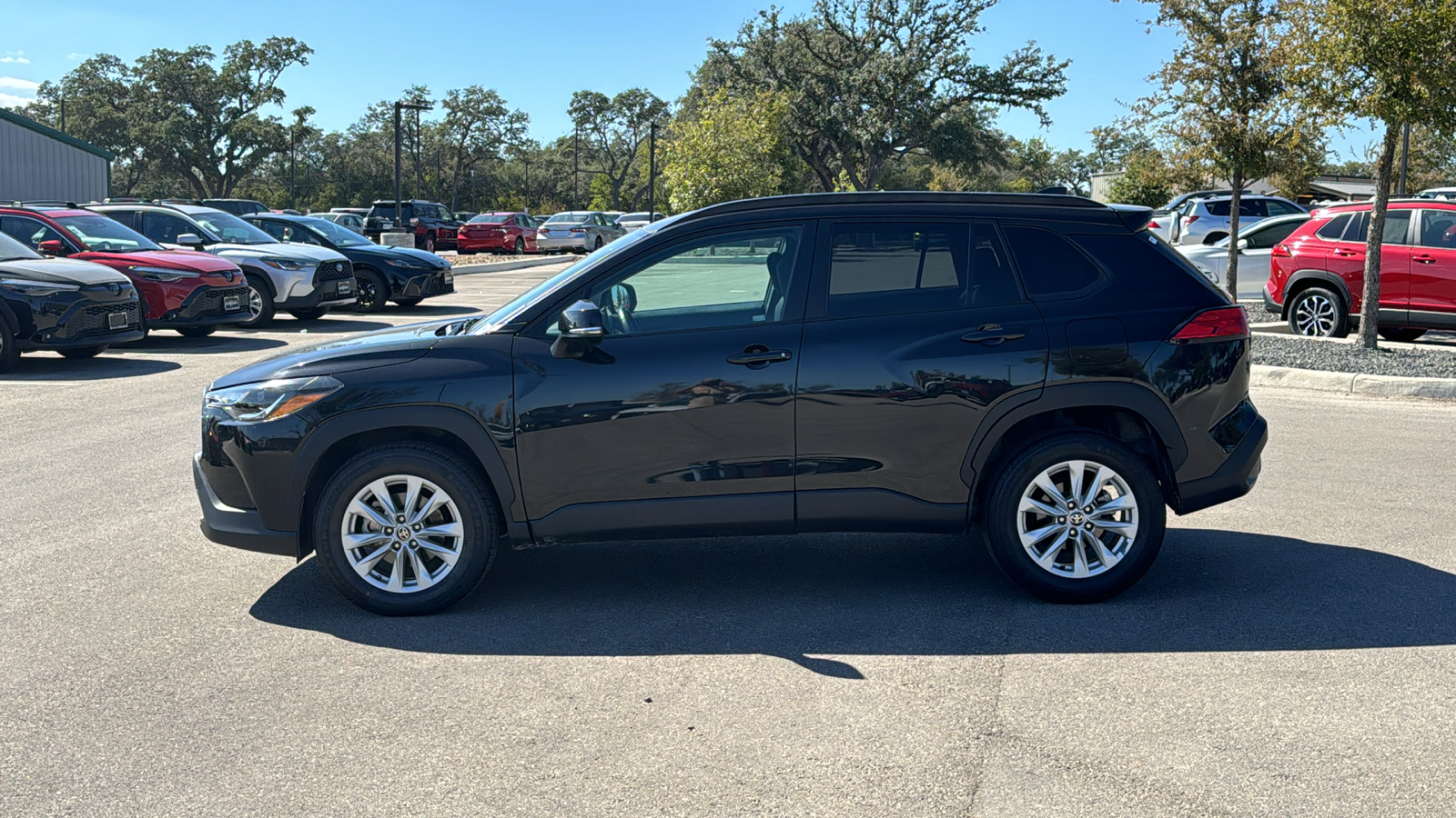 2022 Toyota Corolla Cross LE 4