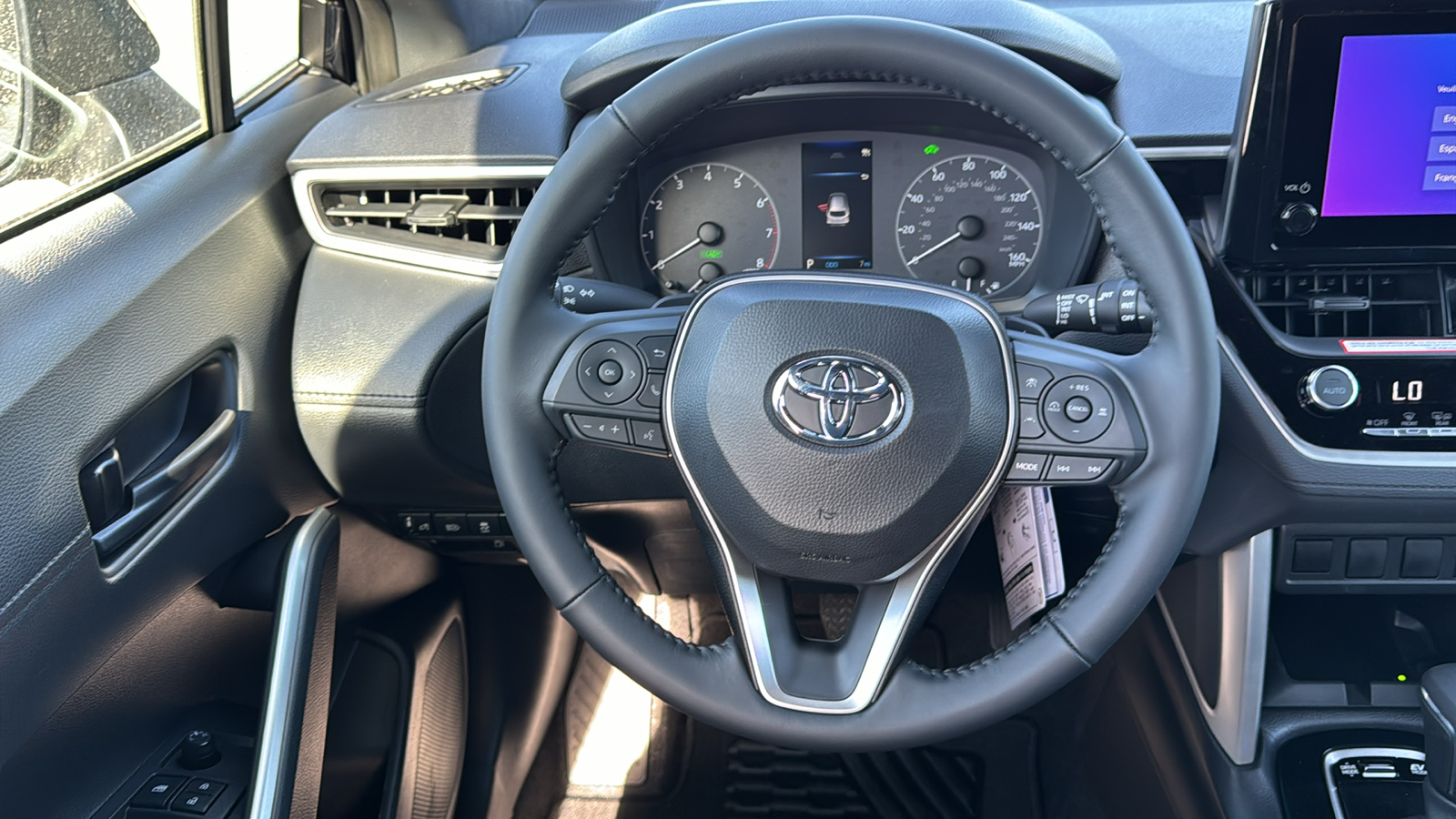 2024 Toyota Corolla Cross Hybrid SE 17