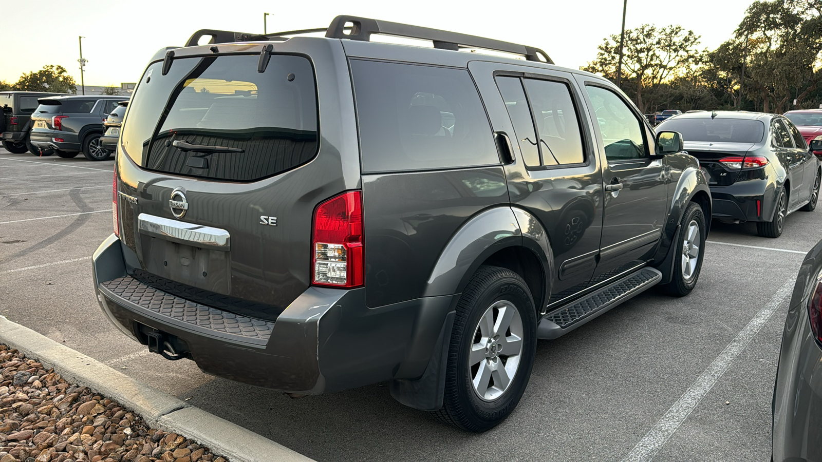 2008 Nissan Pathfinder SE 6