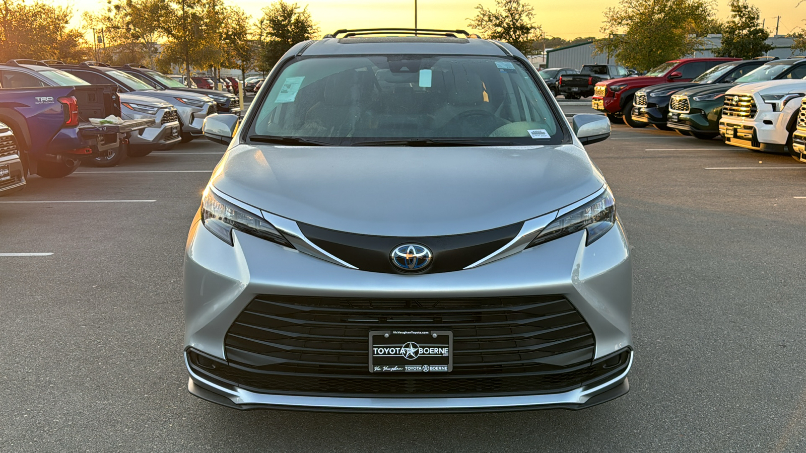 2024 Toyota Sienna LE 2