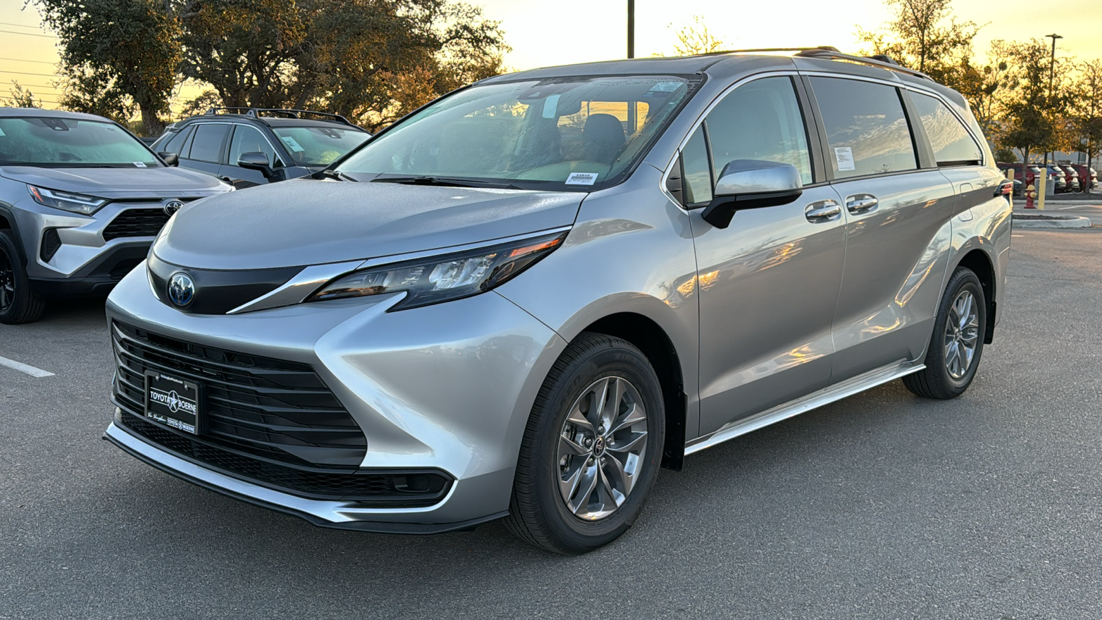 2024 Toyota Sienna LE 3