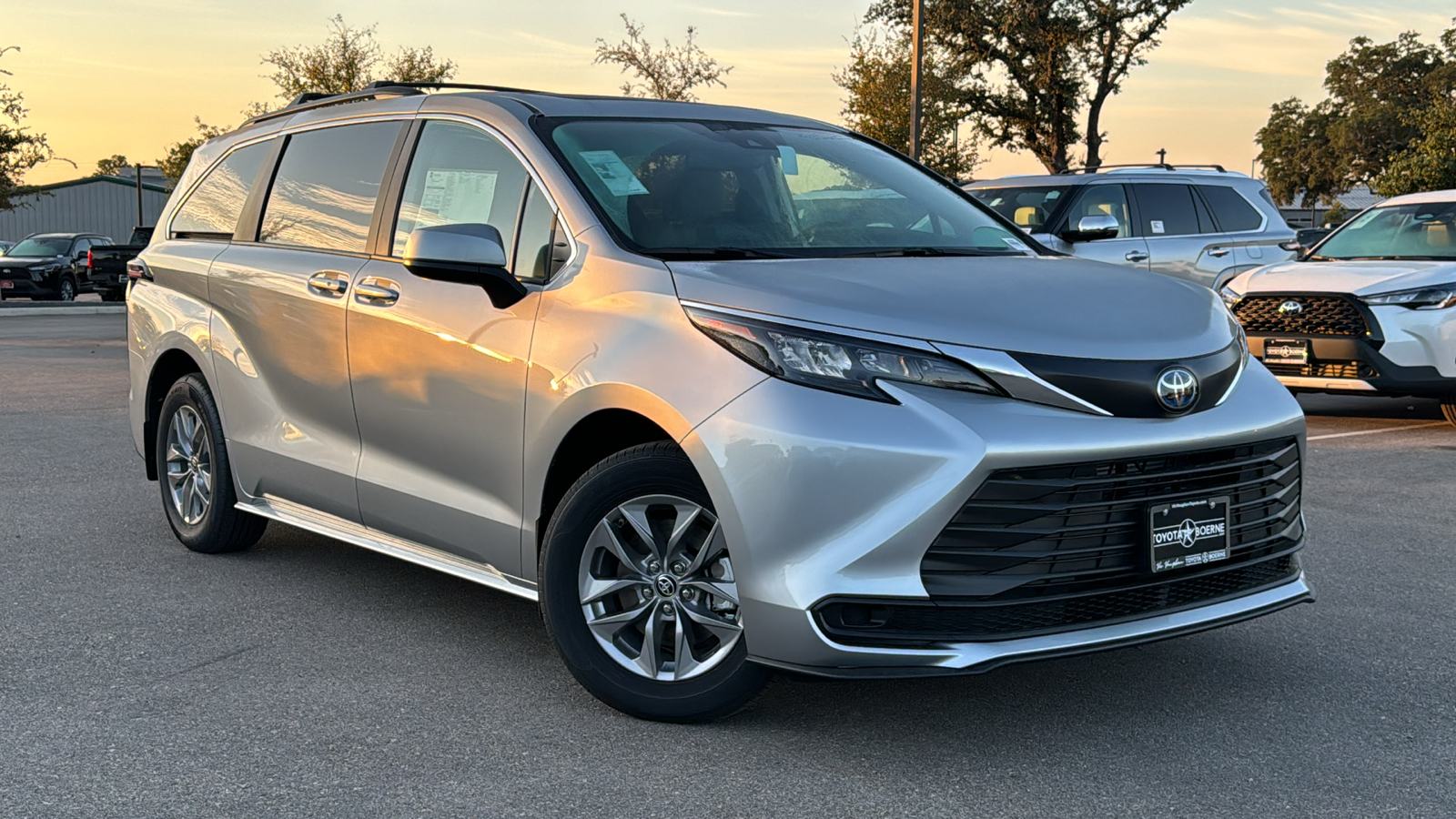 2024 Toyota Sienna LE 25