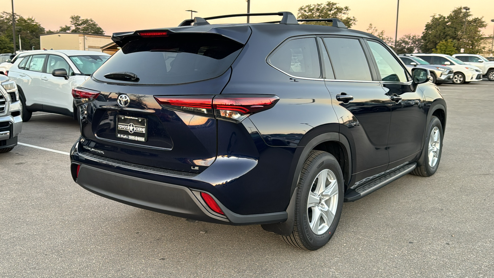 2024 Toyota Highlander LE 7