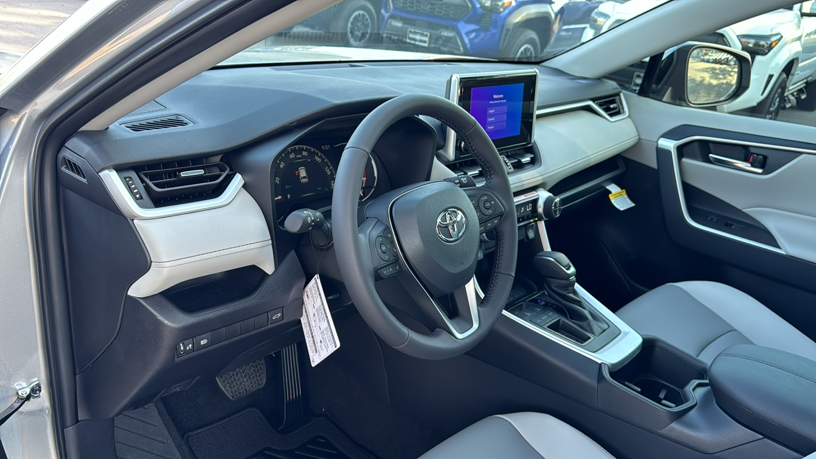 2024 Toyota RAV4 XLE Premium 12