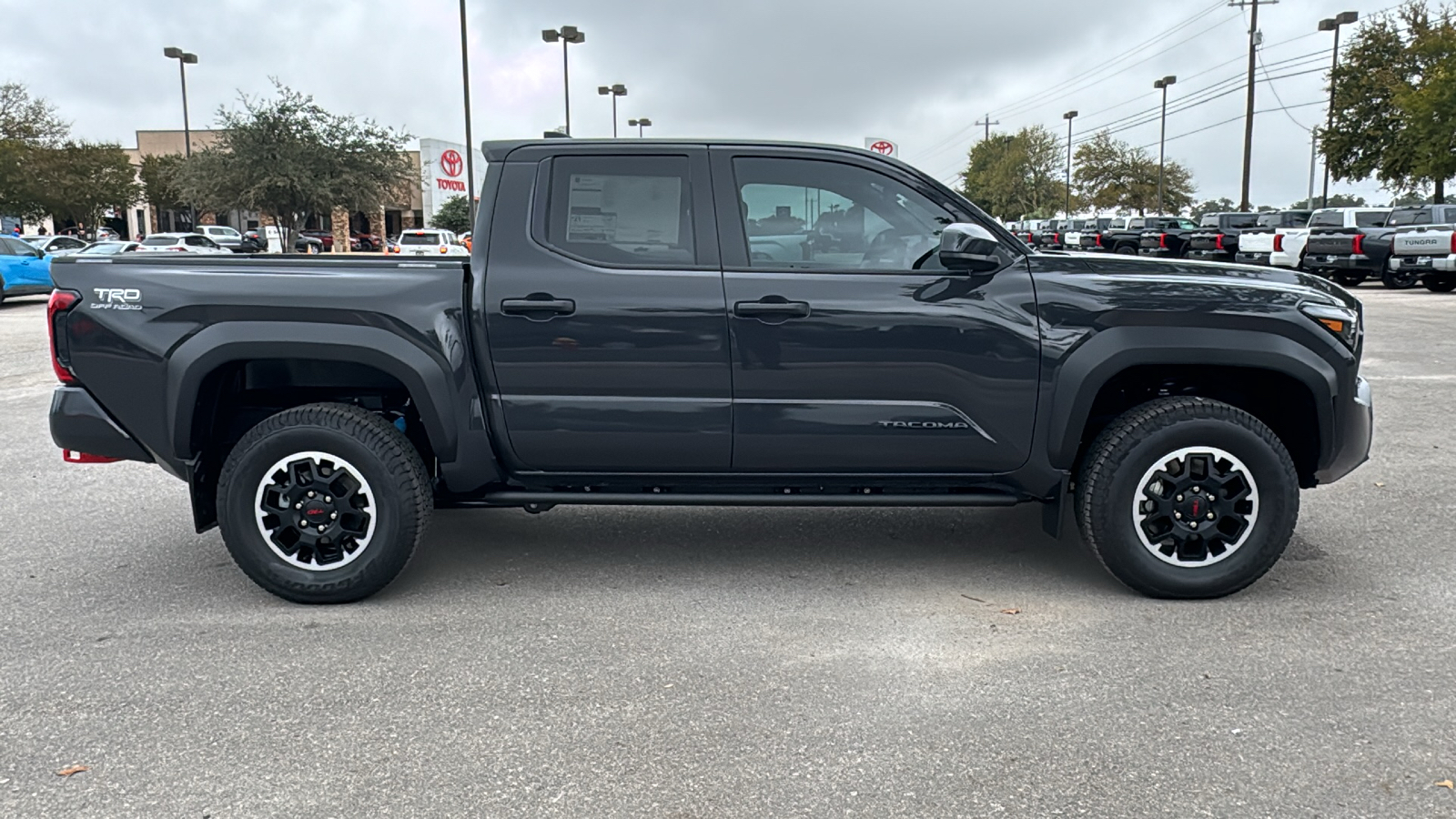 2024 Toyota Tacoma TRD Off-Road 8