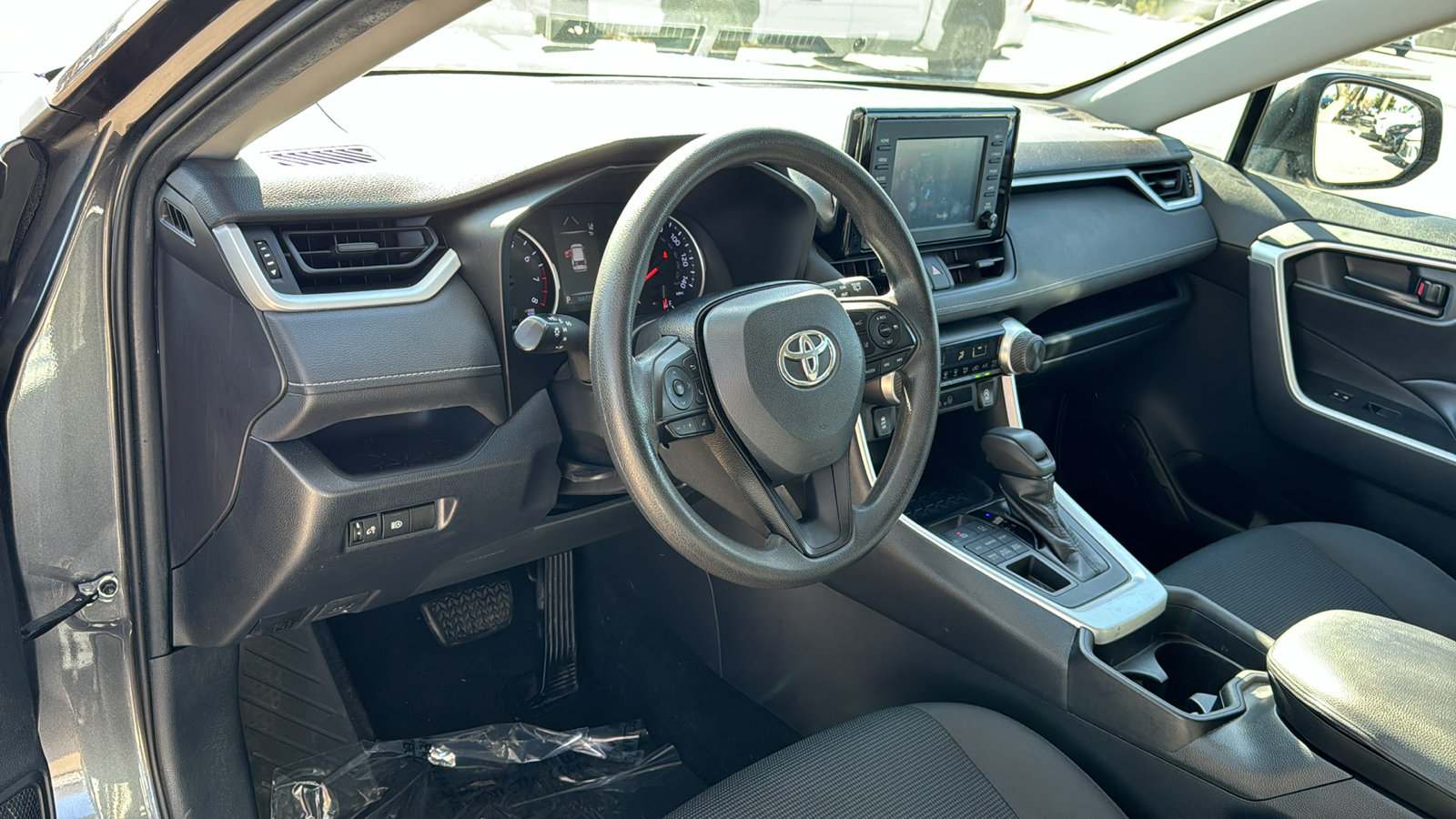 2019 Toyota RAV4 LE 12