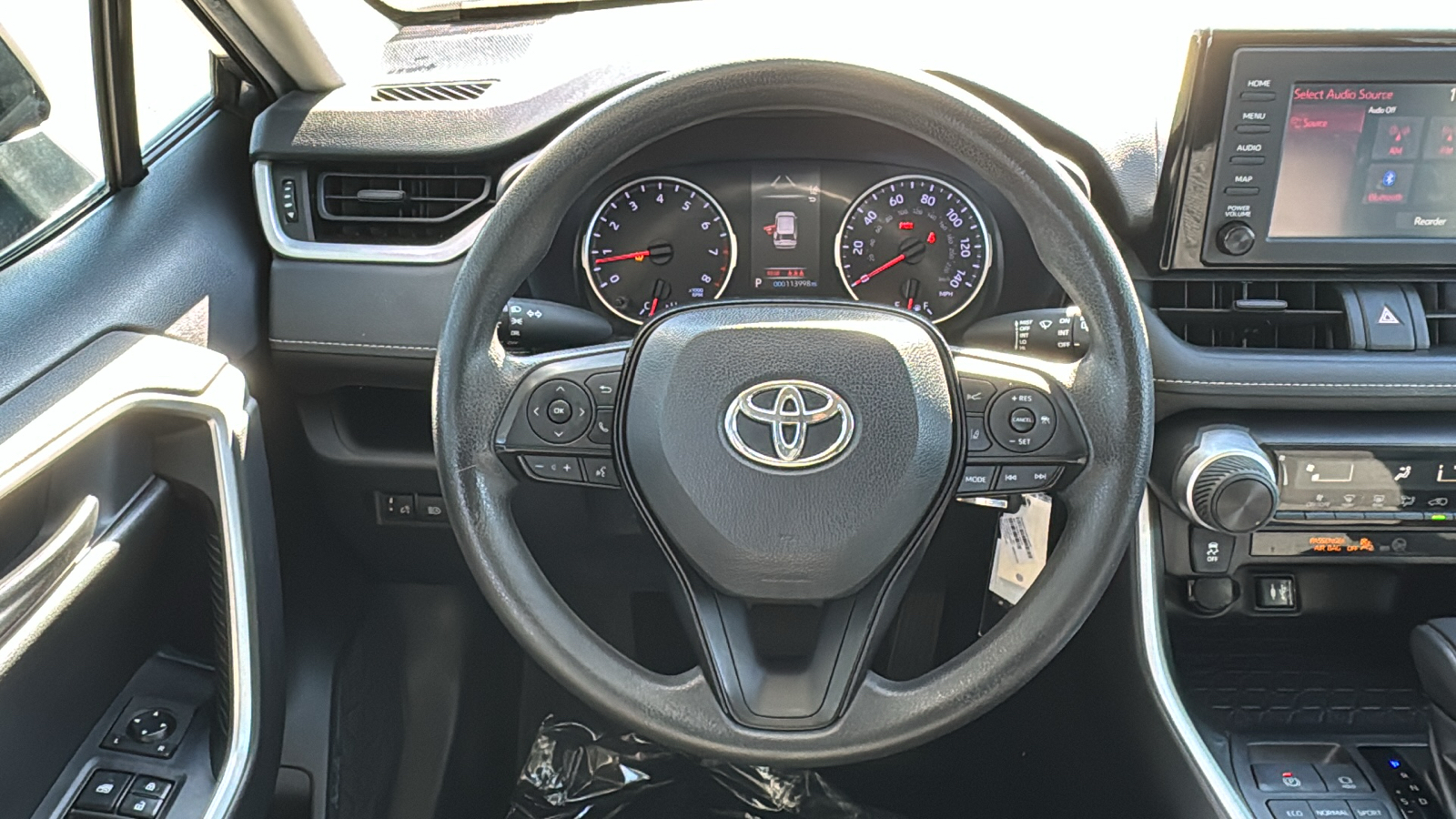 2019 Toyota RAV4 LE 27