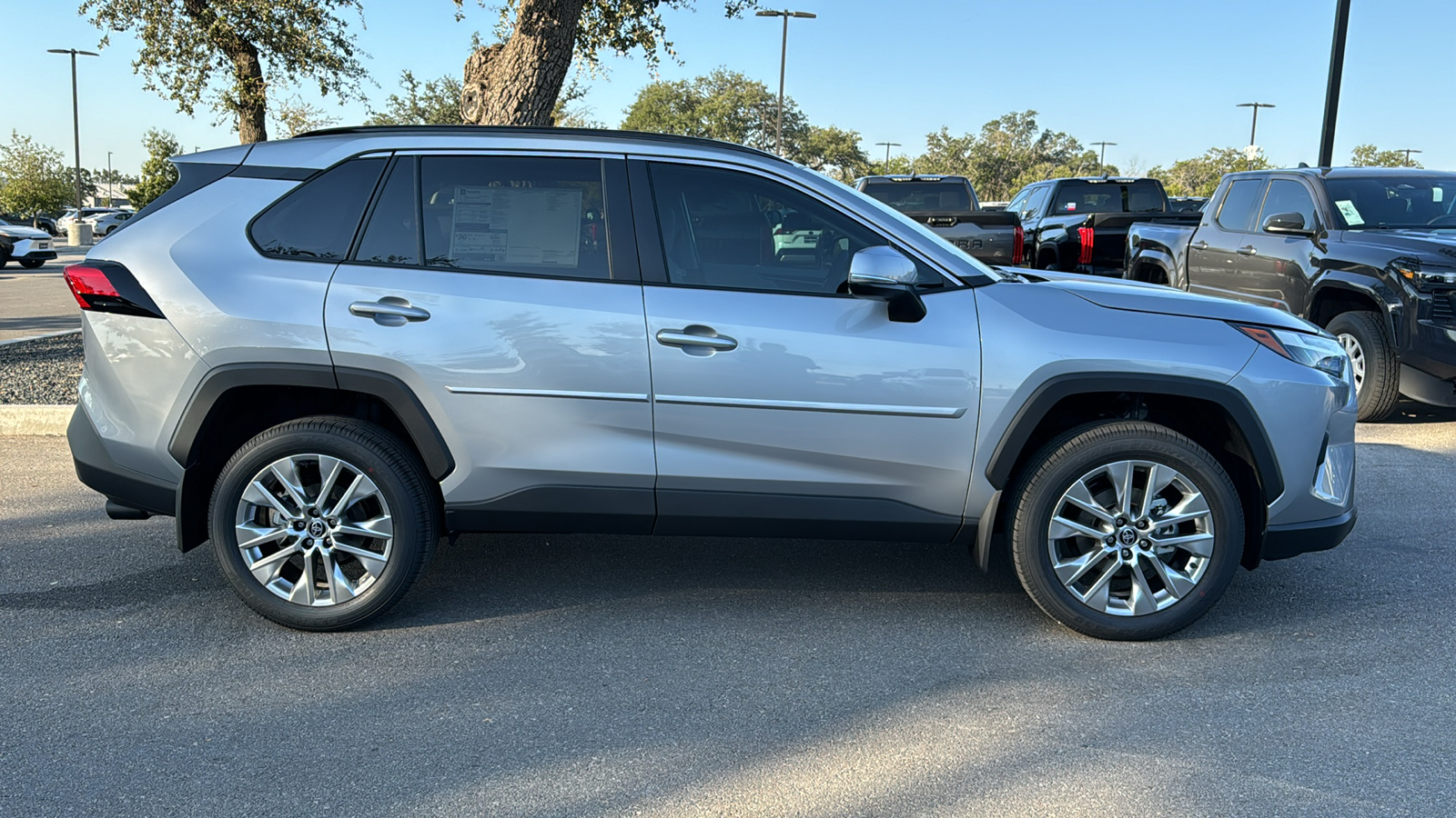 2024 Toyota RAV4 XLE Premium 8