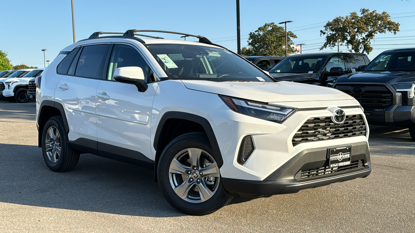 2024 Toyota RAV4 XLE 24