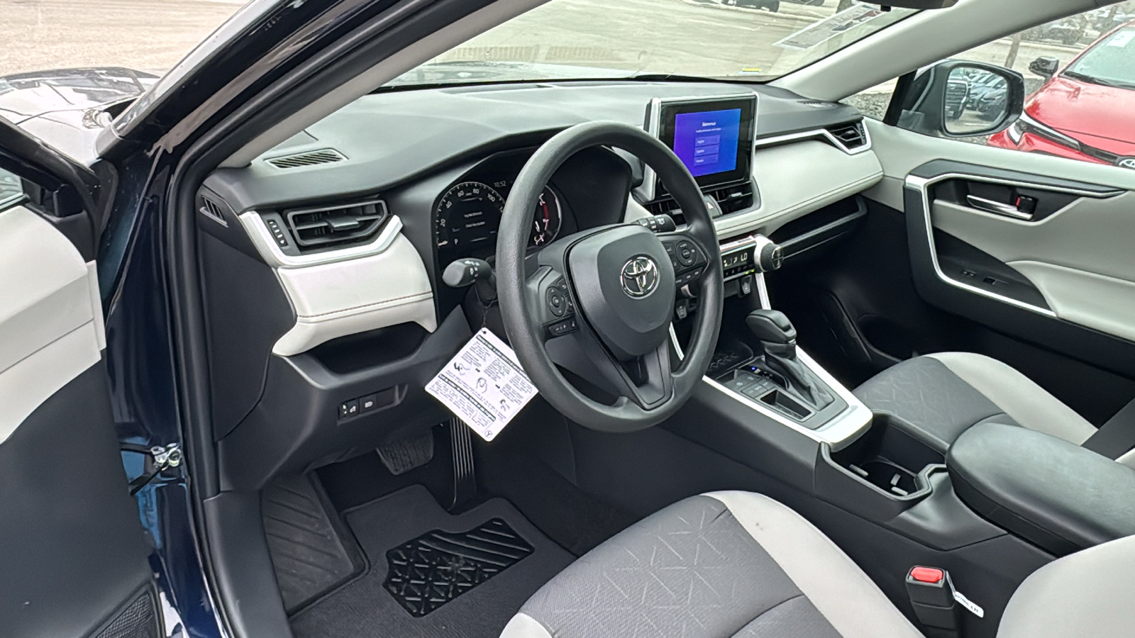 2024 Toyota RAV4 XLE 12