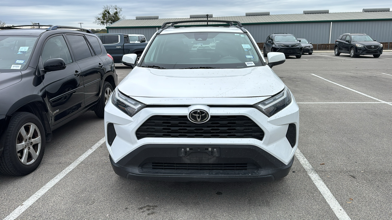 2022 Toyota RAV4 XLE 2