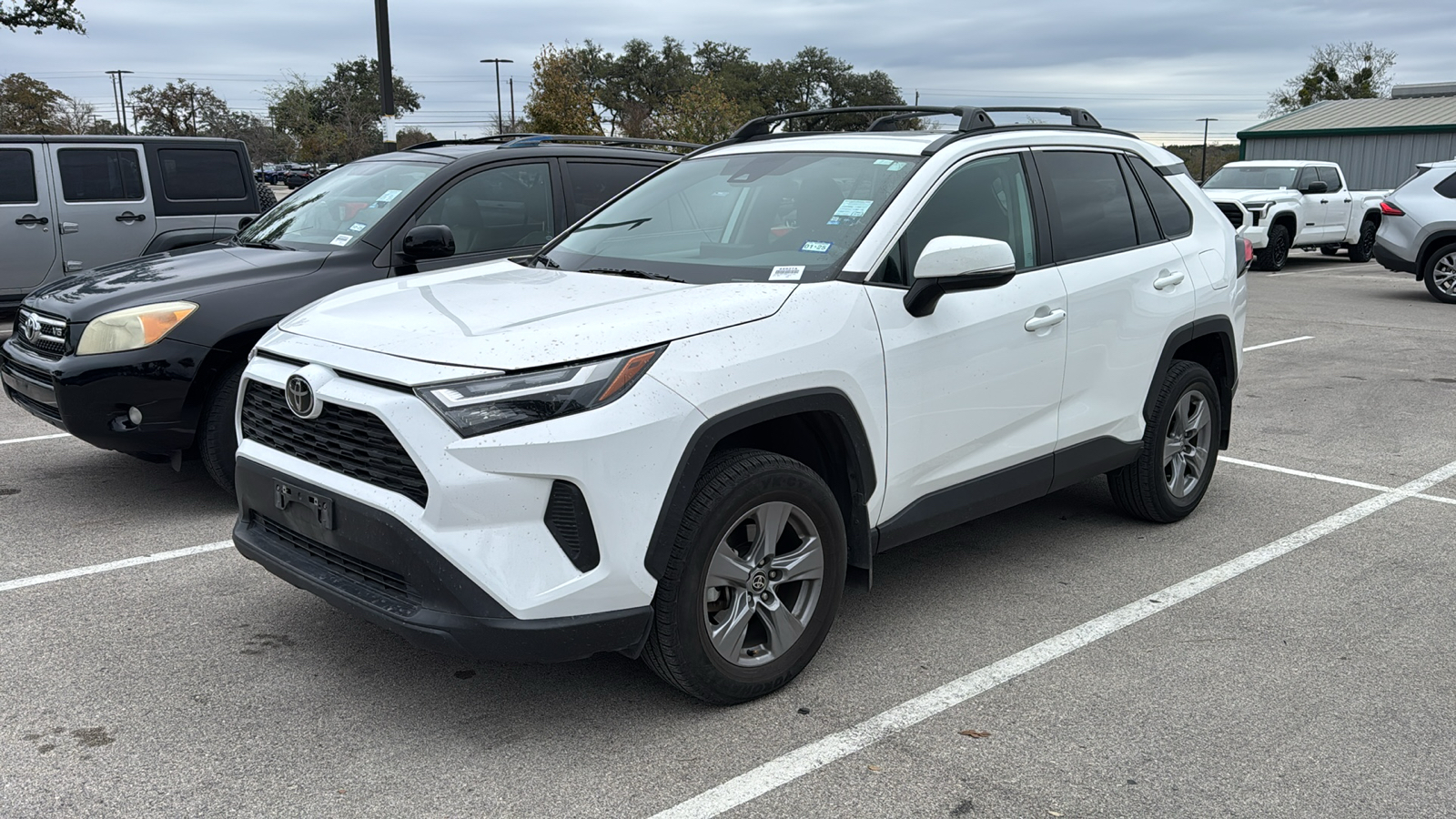 2022 Toyota RAV4 XLE 3