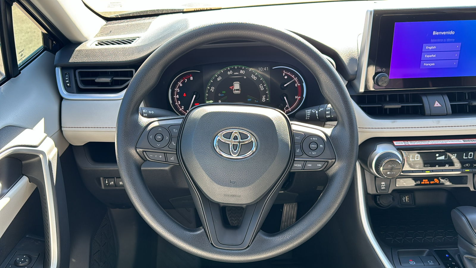 2024 Toyota RAV4 XLE 17