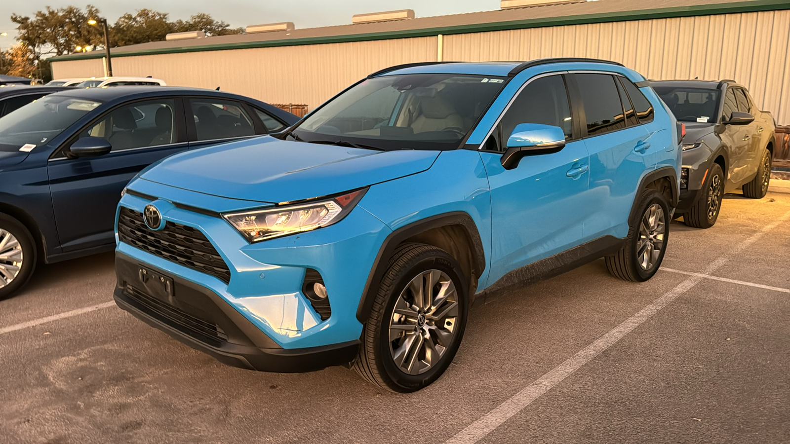 2021 Toyota RAV4 XLE Premium 3