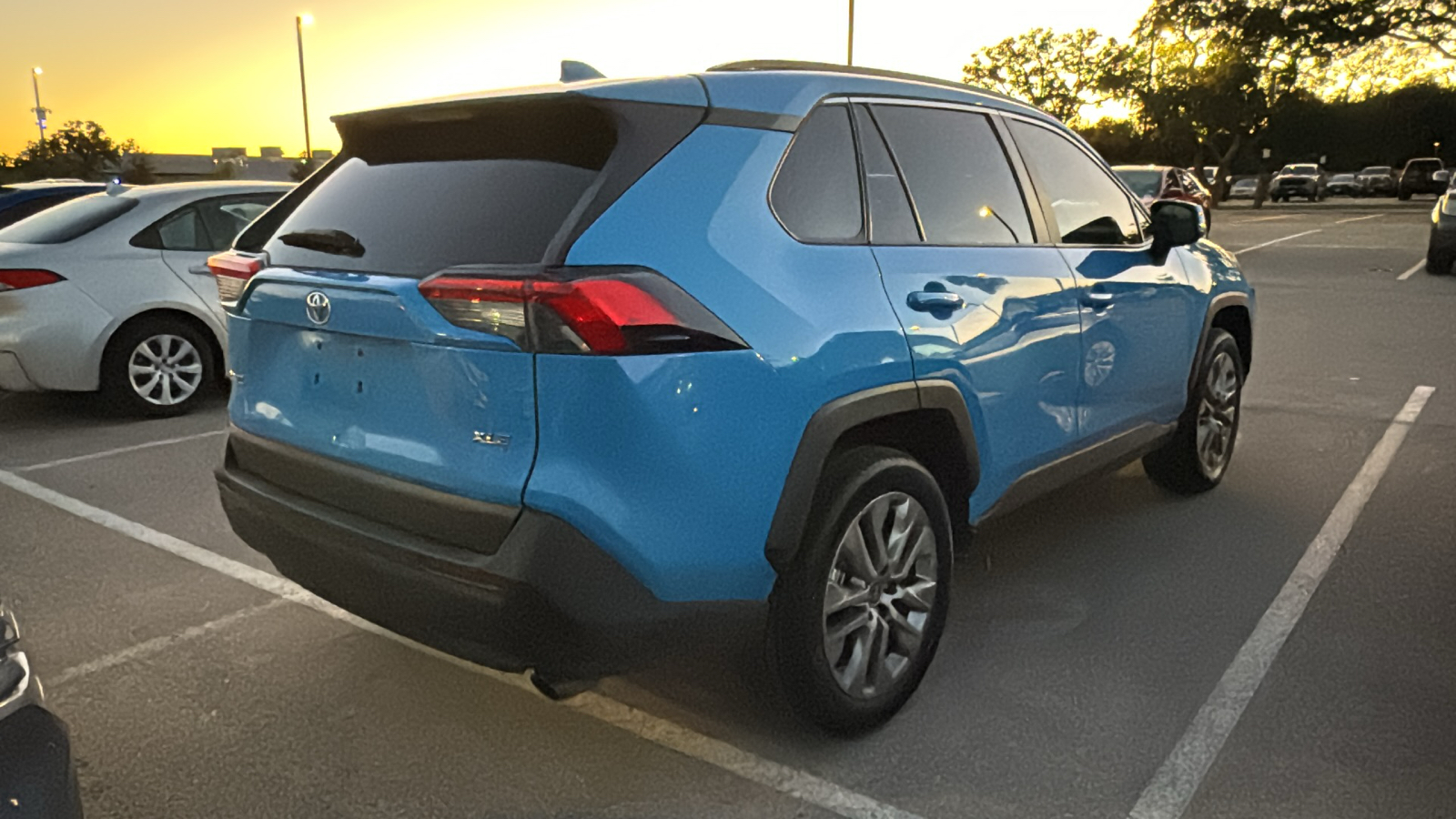 2021 Toyota RAV4 XLE Premium 6