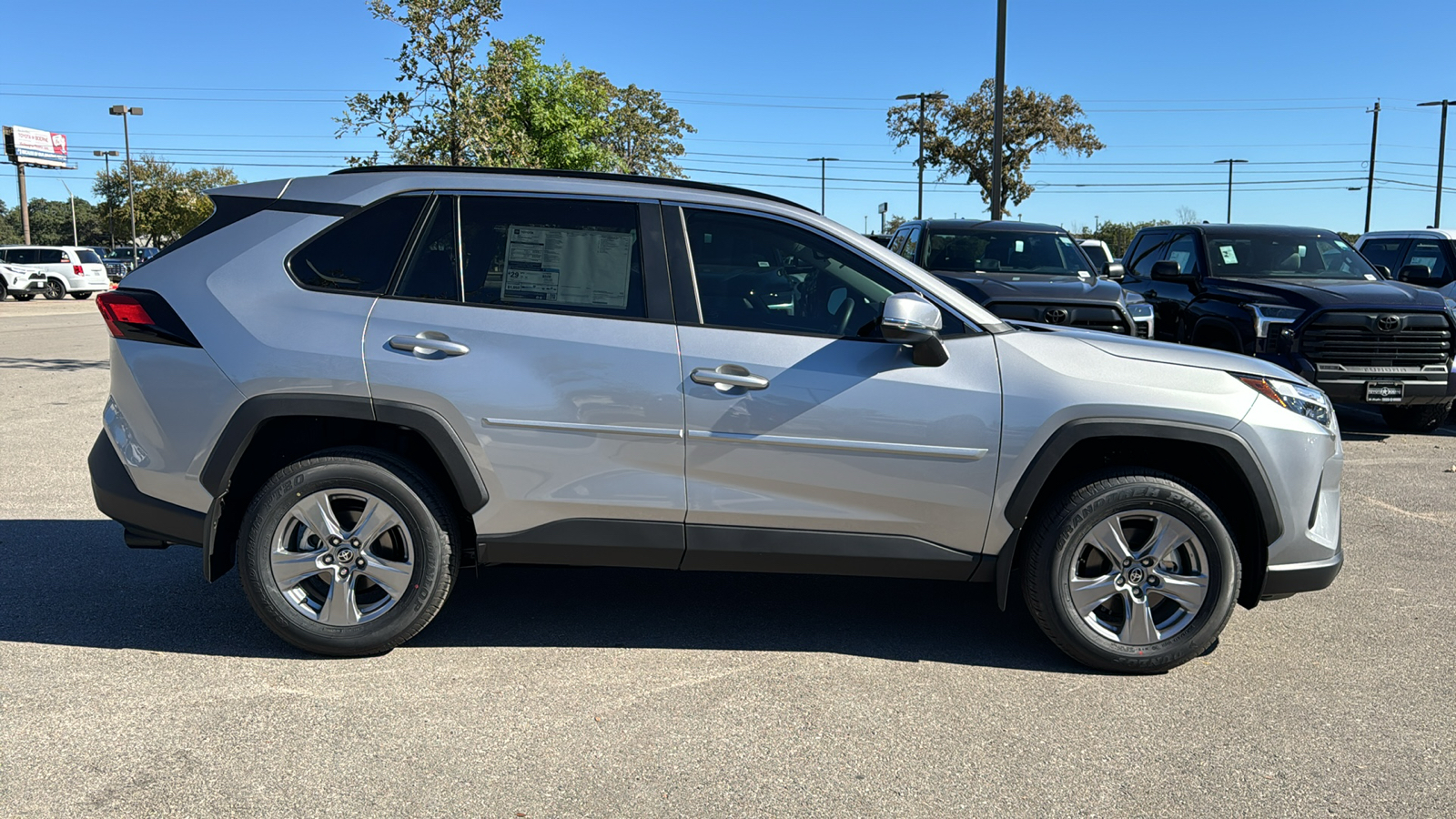 2024 Toyota RAV4 XLE 8