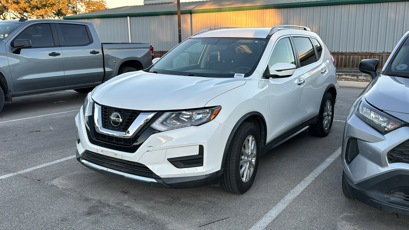 2018 Nissan Rogue SV 3