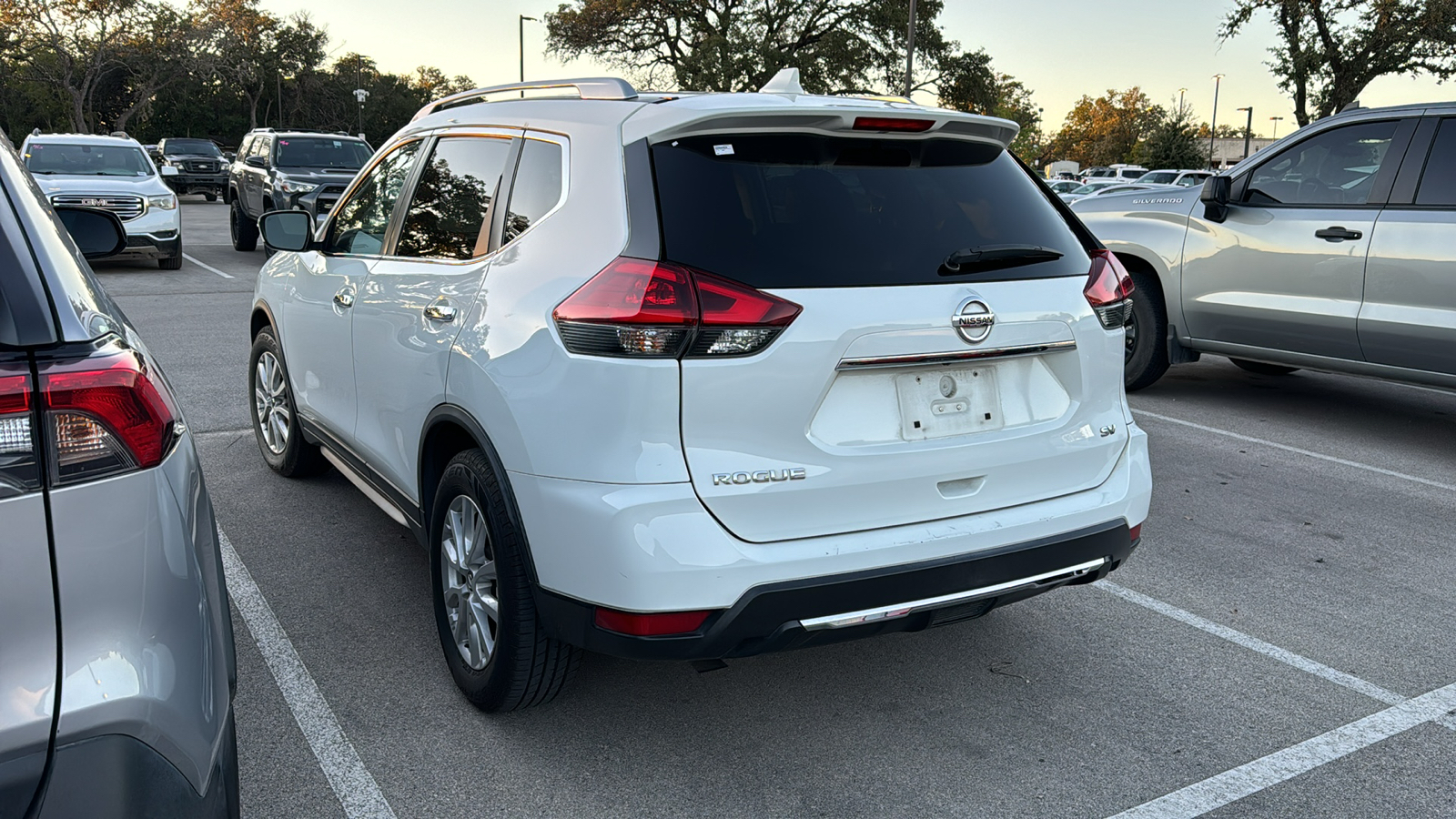 2018 Nissan Rogue SV 4