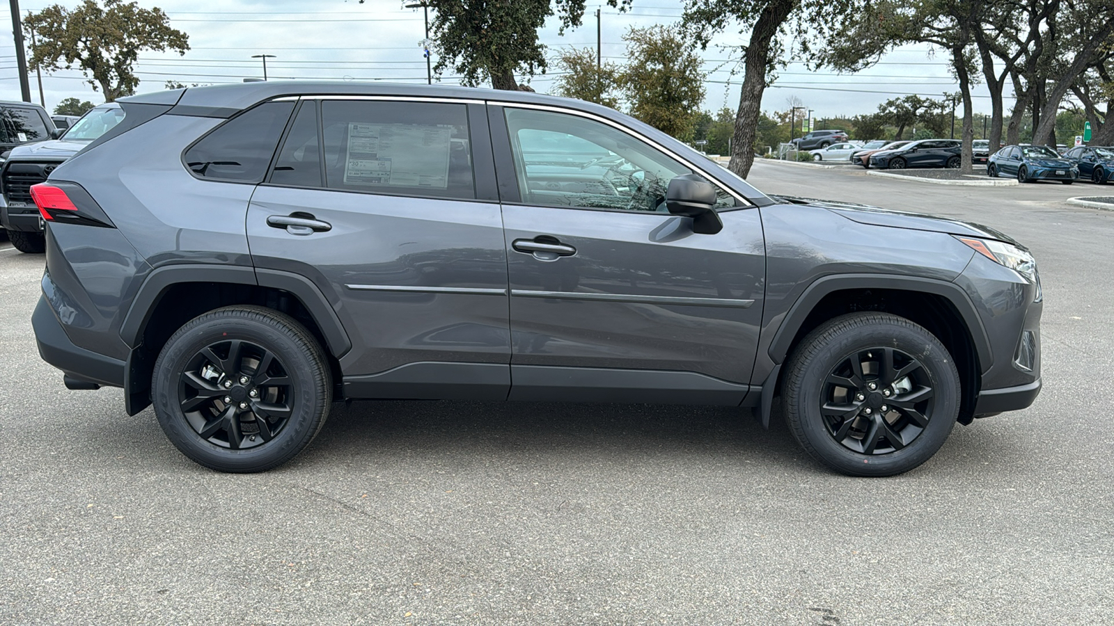 2024 Toyota RAV4 LE 8