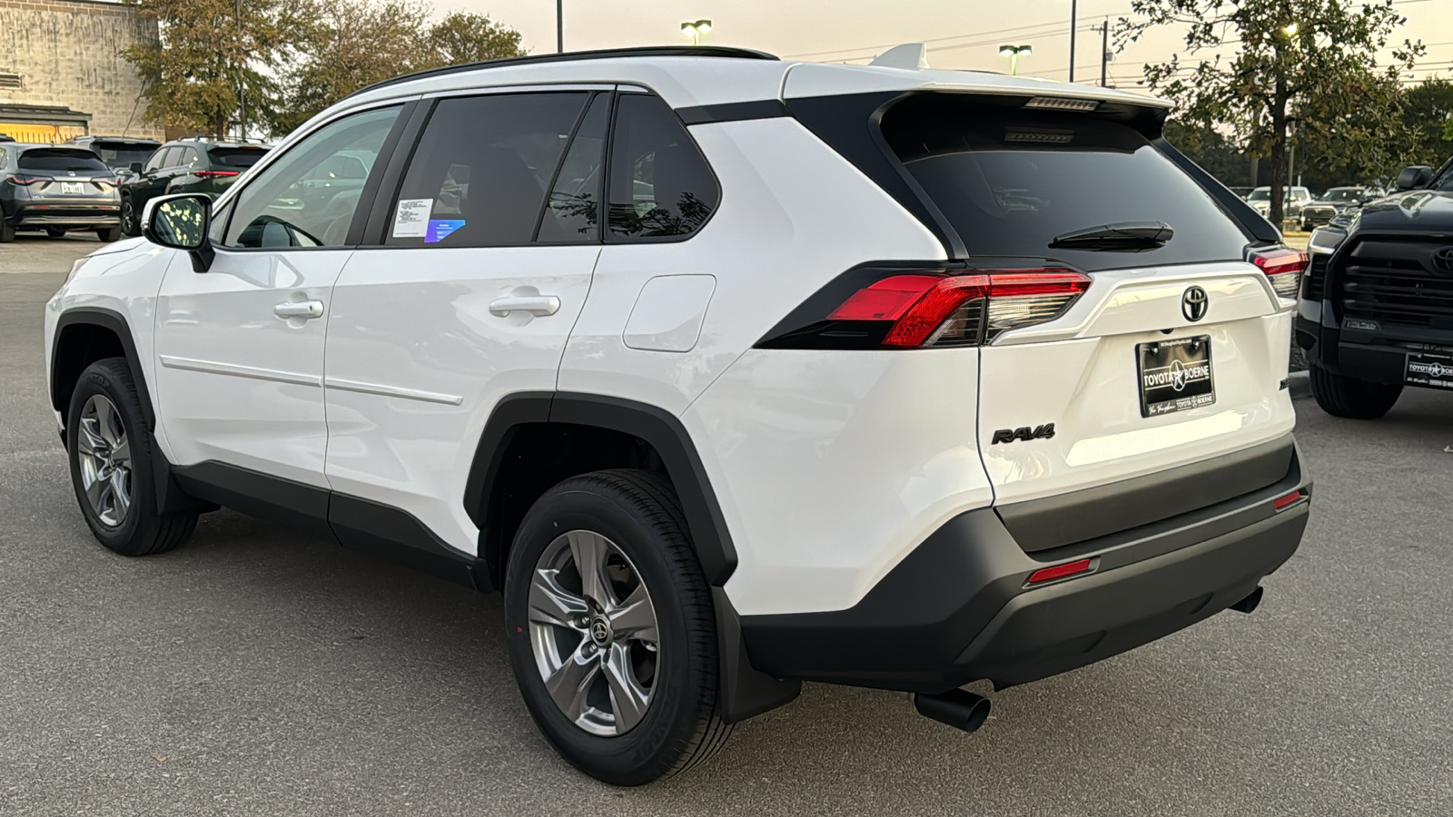 2024 Toyota RAV4 XLE 5