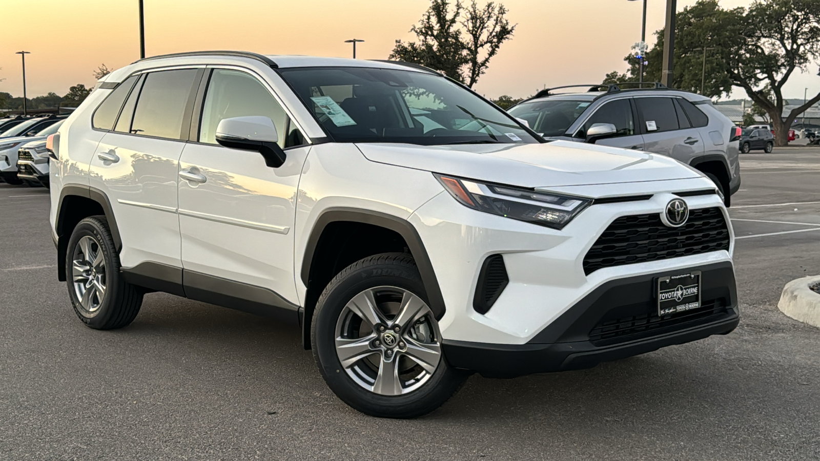 2024 Toyota RAV4 XLE 24