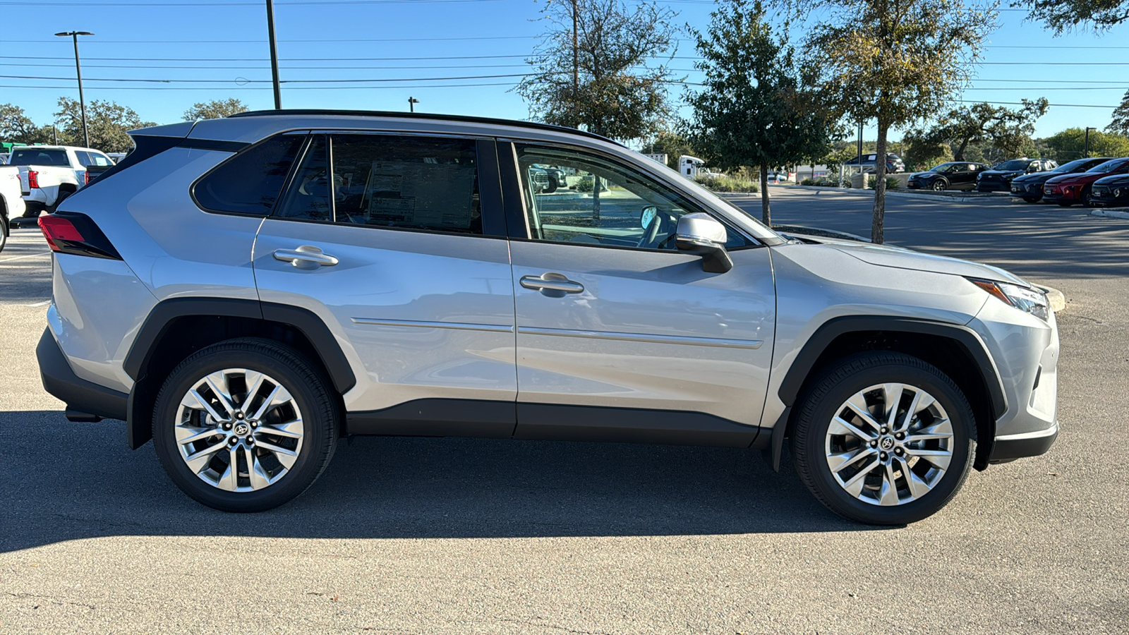 2024 Toyota RAV4 XLE Premium 8