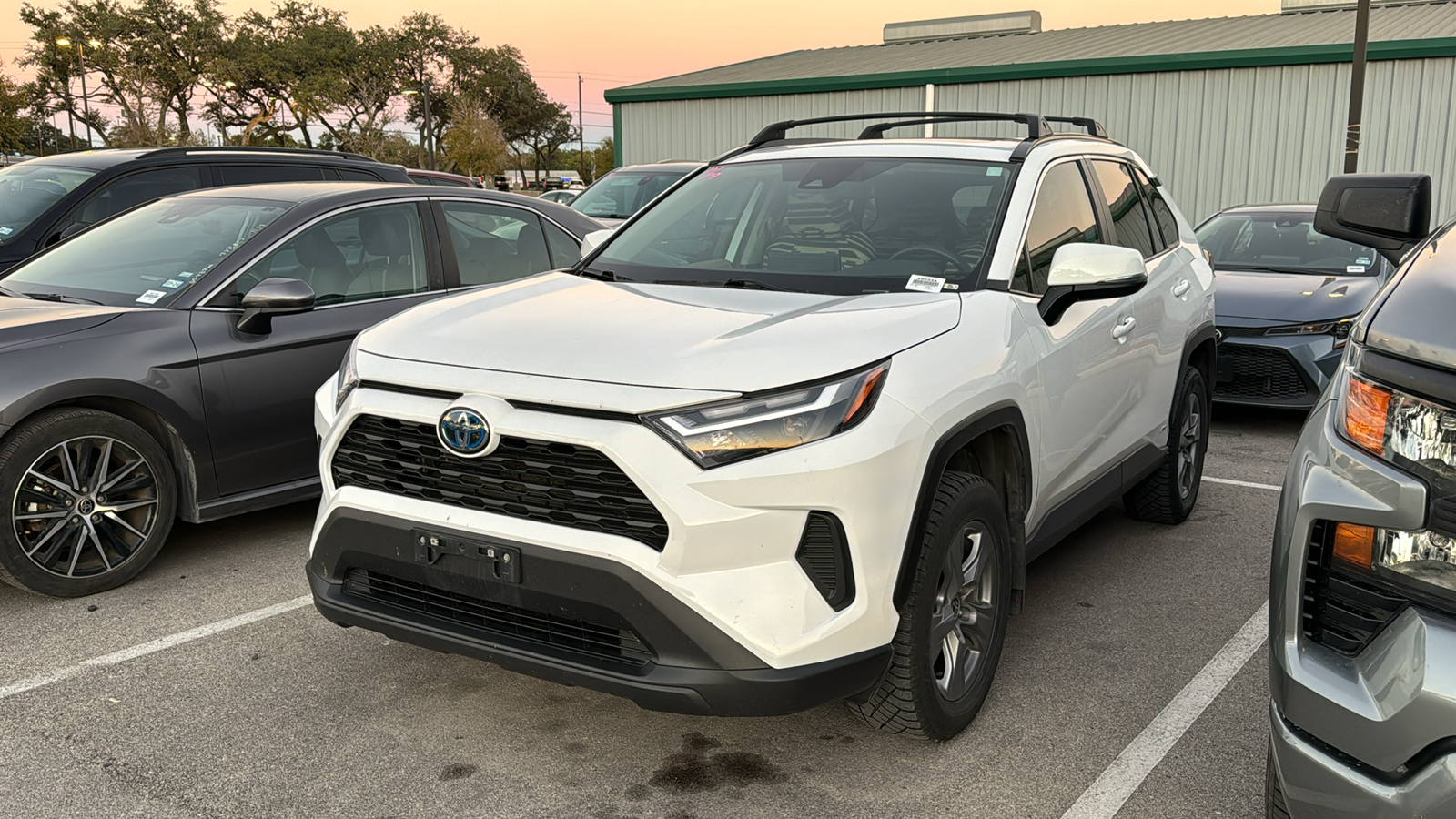 2022 Toyota RAV4 Hybrid XLE 3