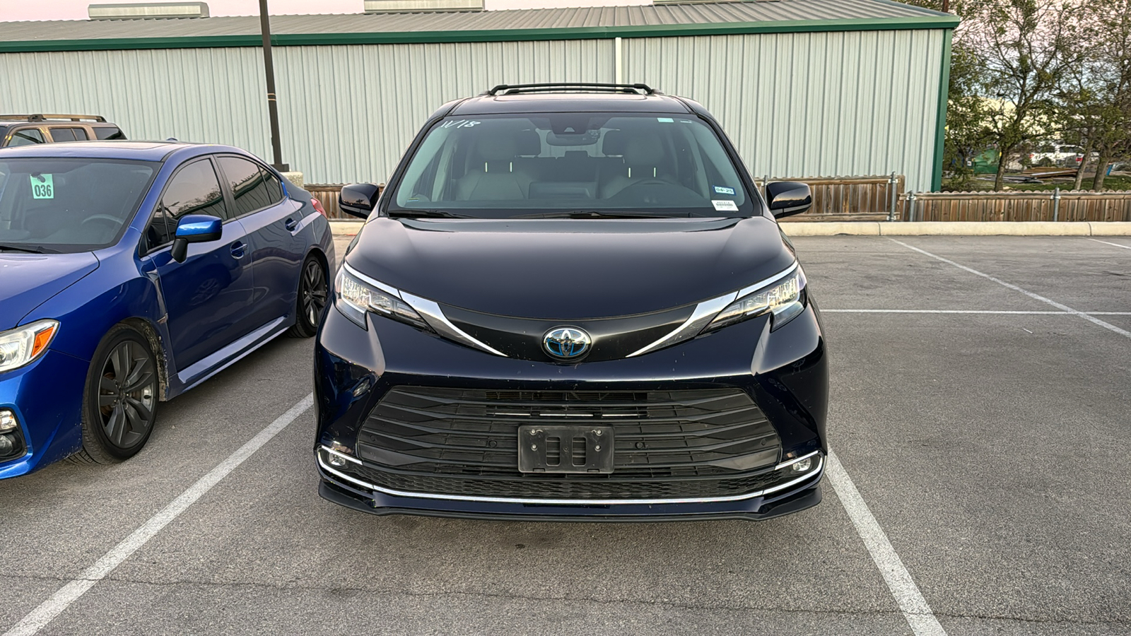 2023 Toyota Sienna XLE 2